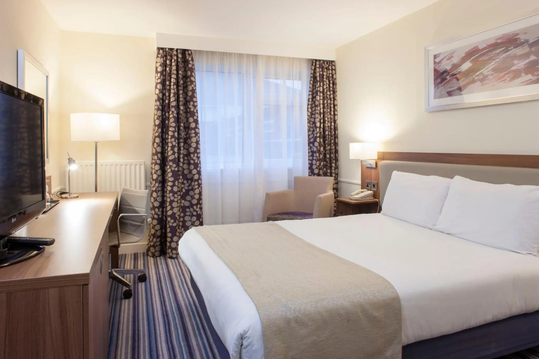 Photo of the whole room, Bed in Holiday Inn Birmingham M6, Jct7 by IHG
