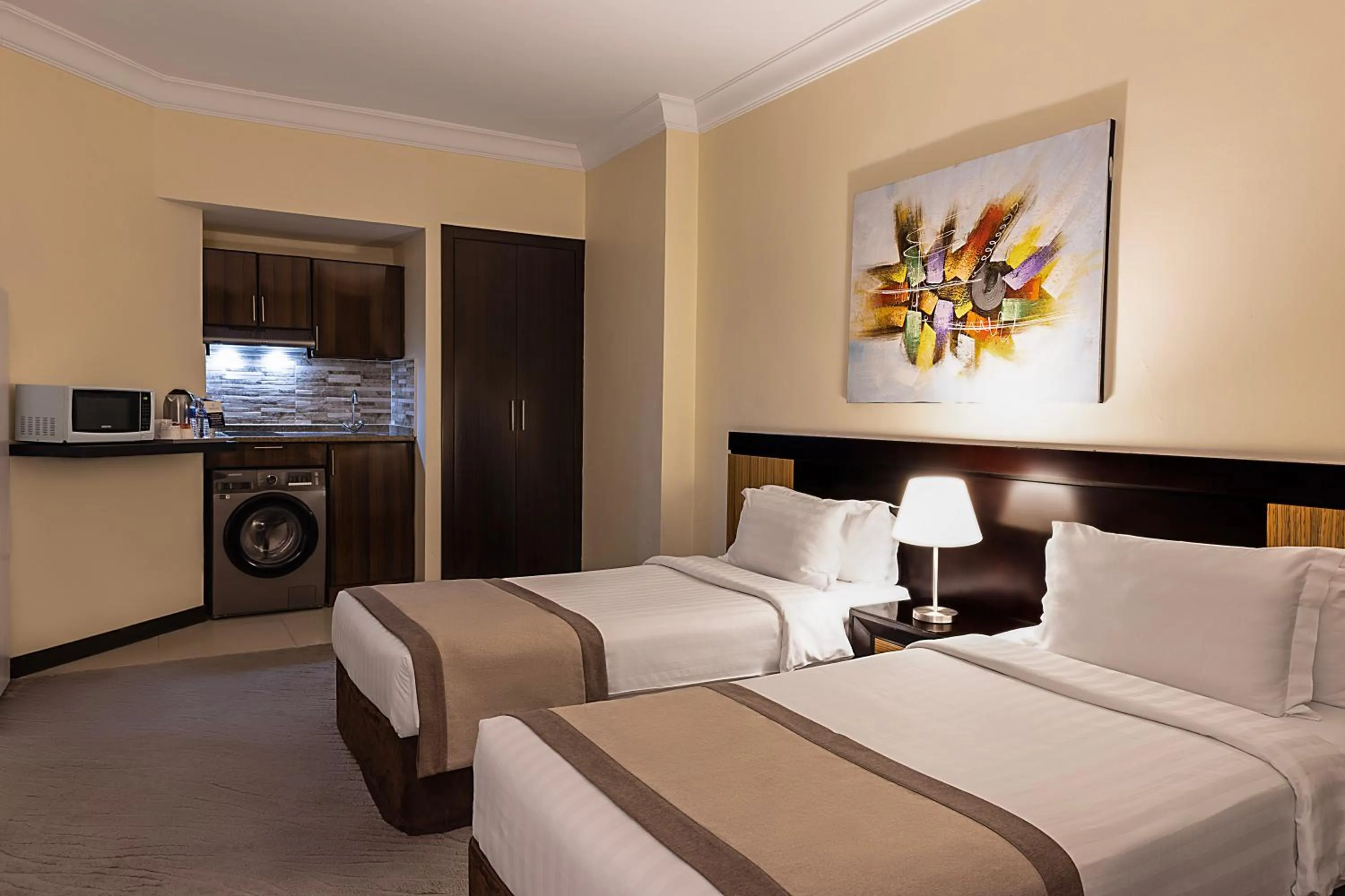 washing machine, Bed in Dream City Hotel Apartments LLC