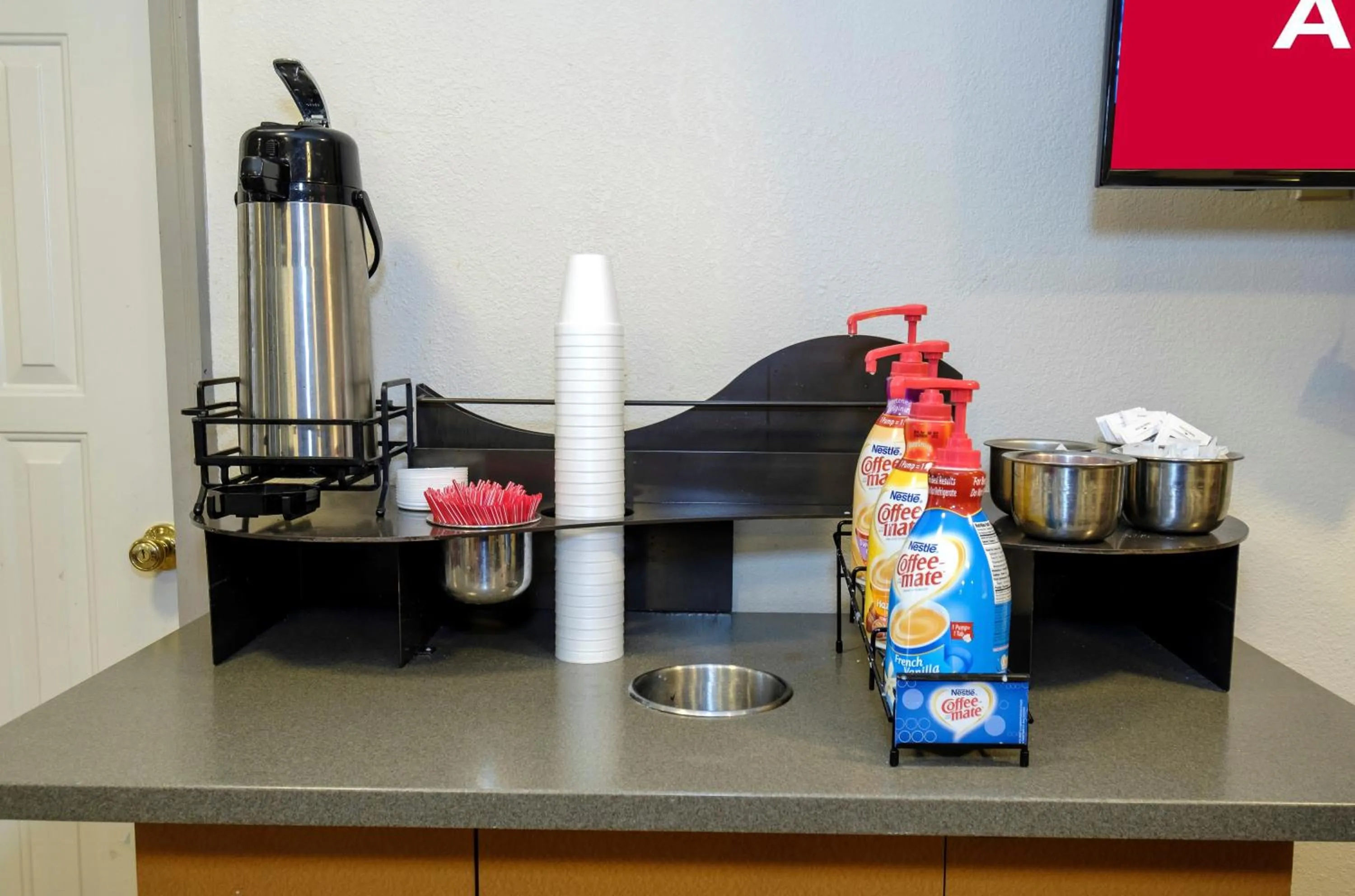 Restaurant/places to eat in Red Roof Inn PLUS+ & Suites Opelika