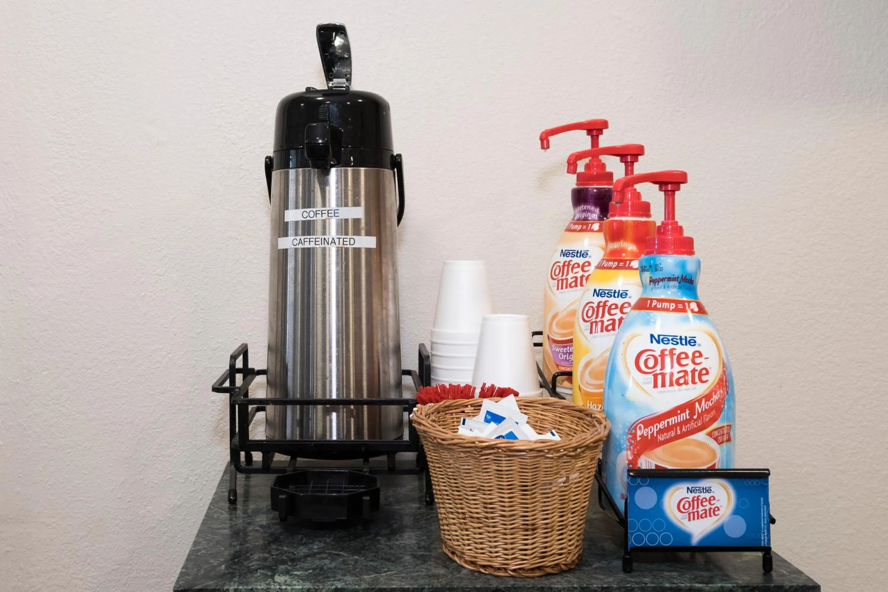 Restaurant/places to eat in Red Roof Inn PLUS+ & Suites Opelika