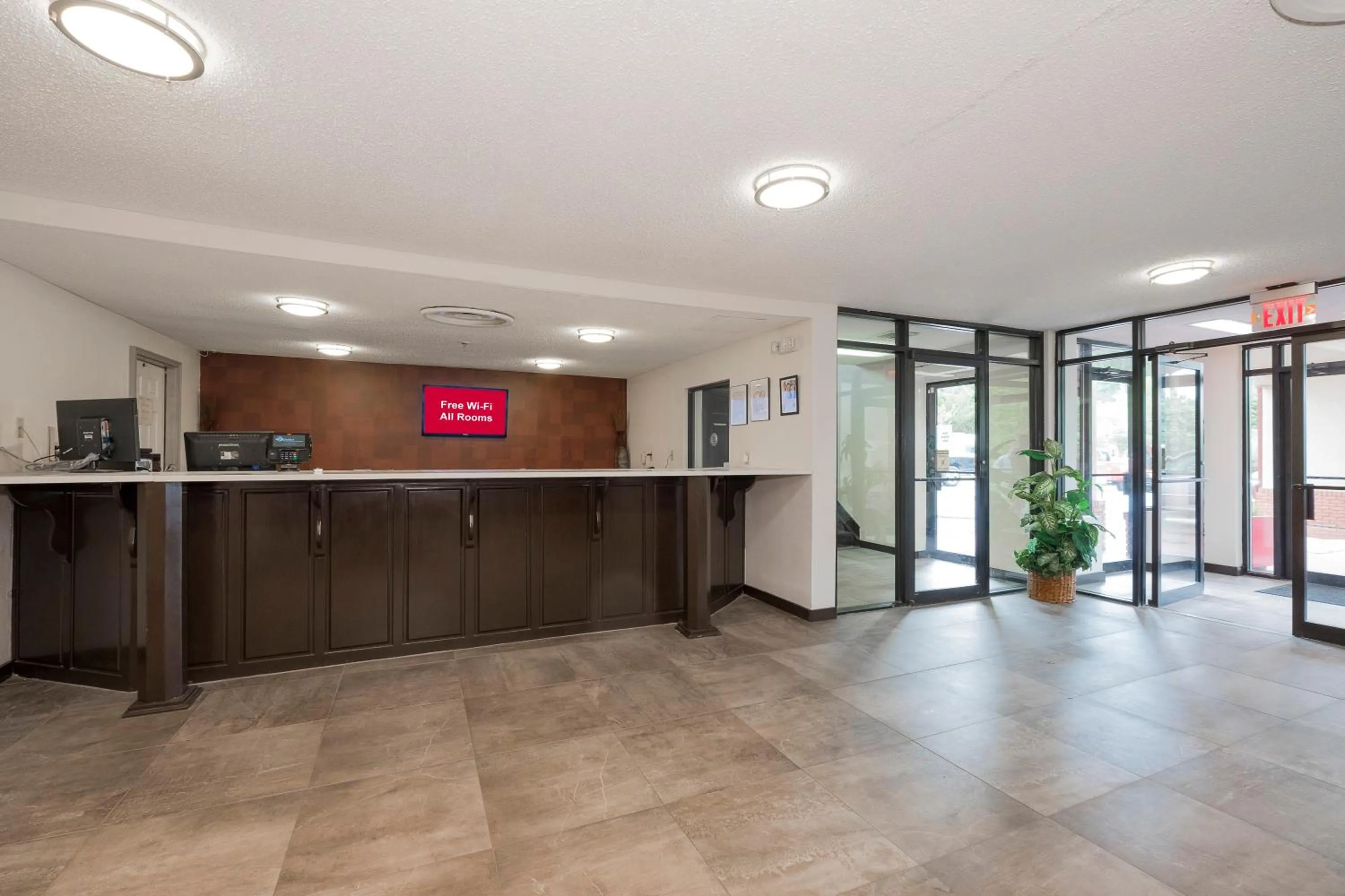Lobby or reception in Red Roof Inn PLUS+ & Suites Opelika