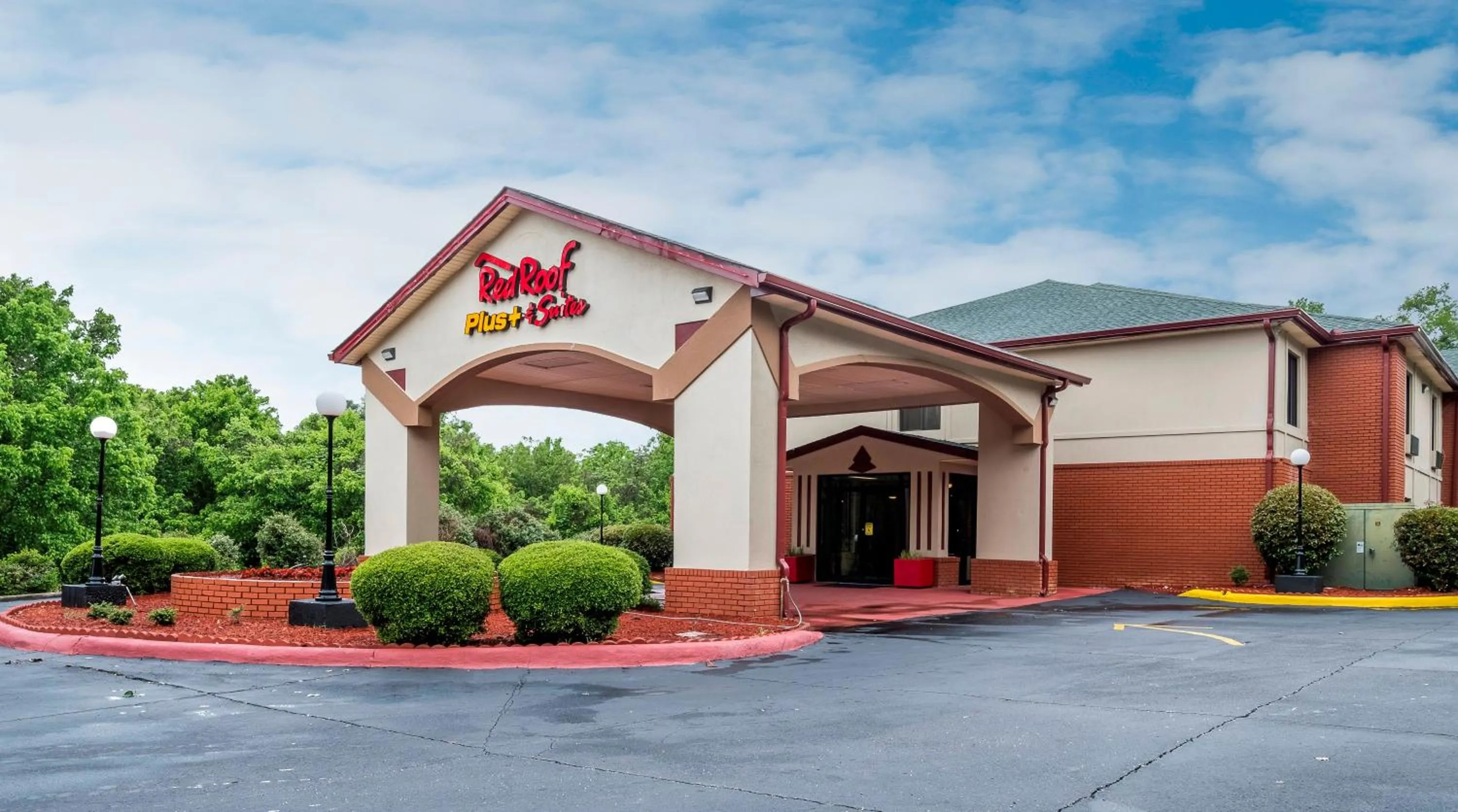 Property building in Red Roof Inn PLUS+ & Suites Opelika