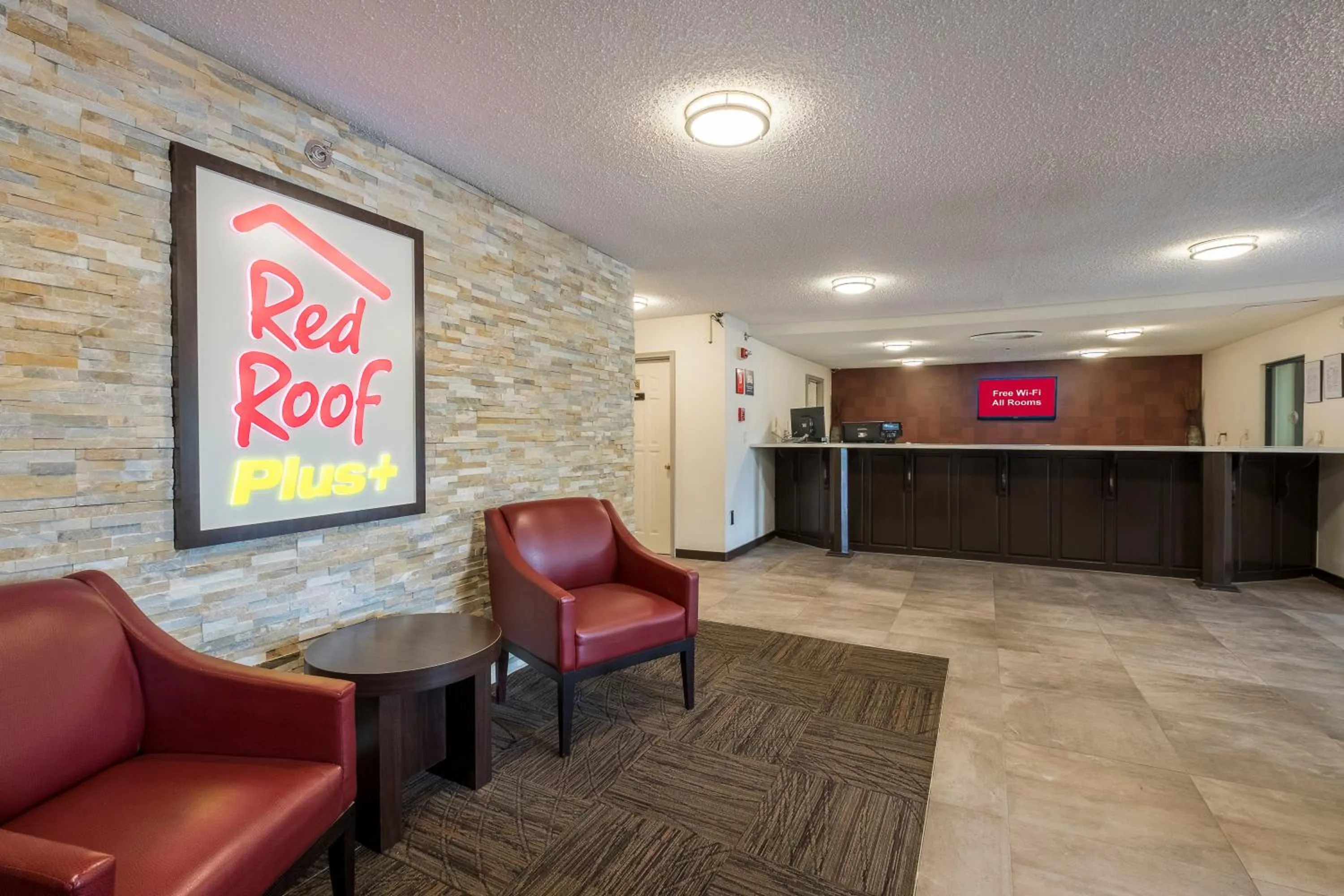 Lobby or reception in Red Roof Inn PLUS+ & Suites Opelika