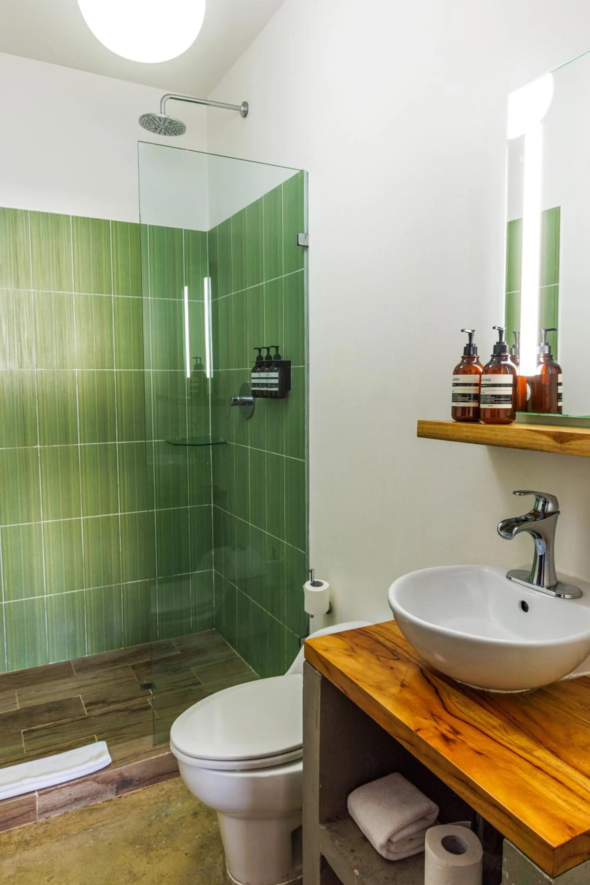 Shower in Tantalo Hotel - Kitchen - Roofbar