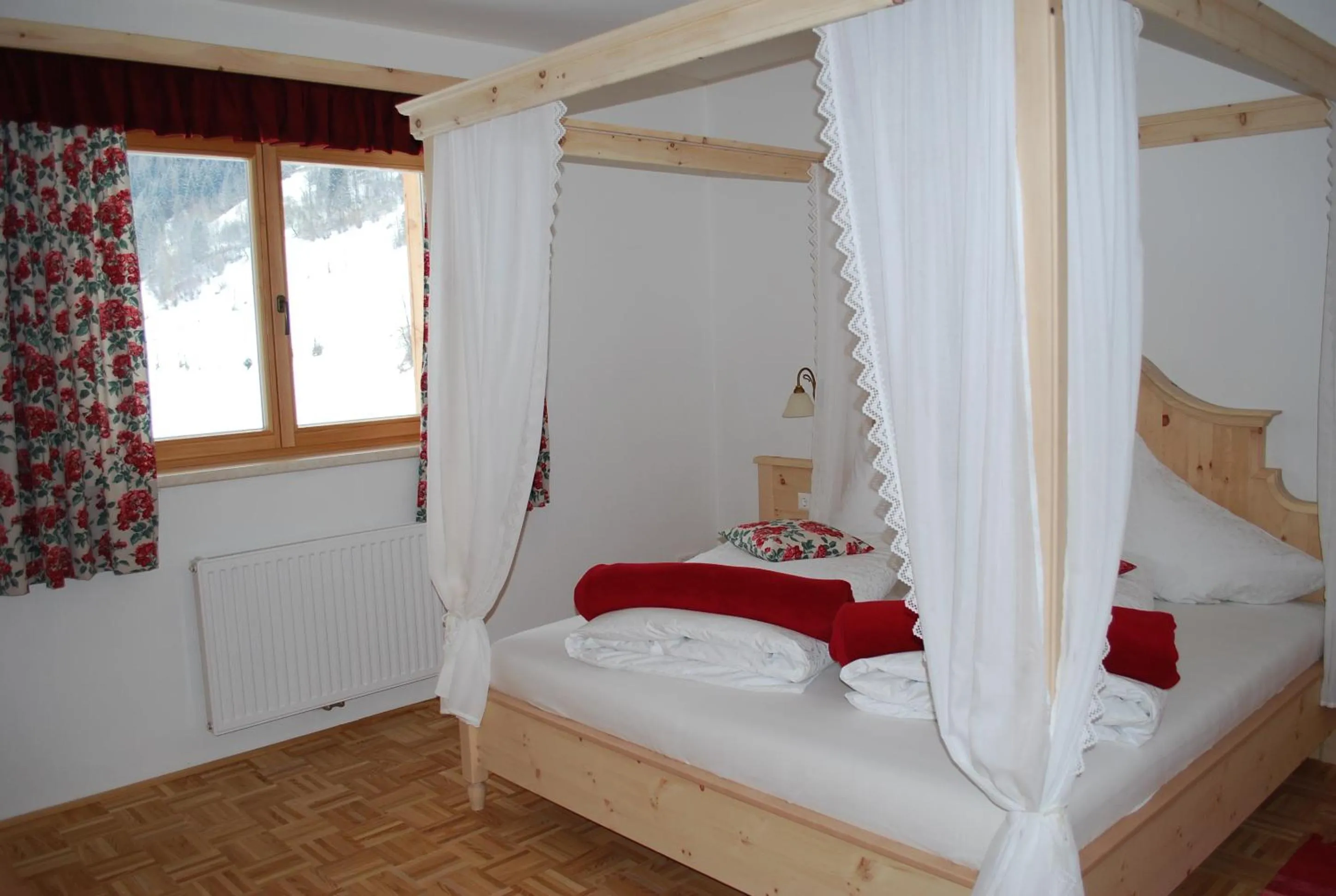 Children play ground, Bed in Biohof Seidl