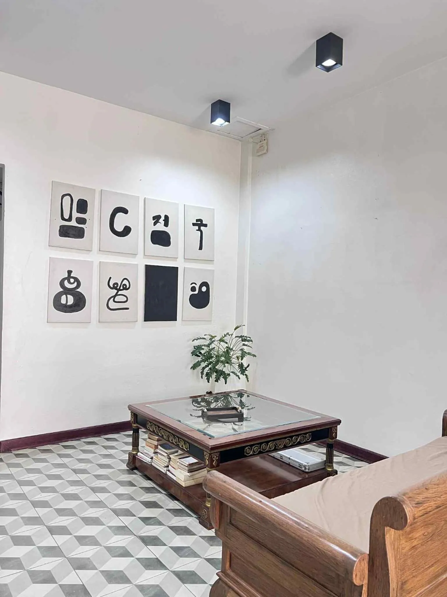 Library in Chato Hostel