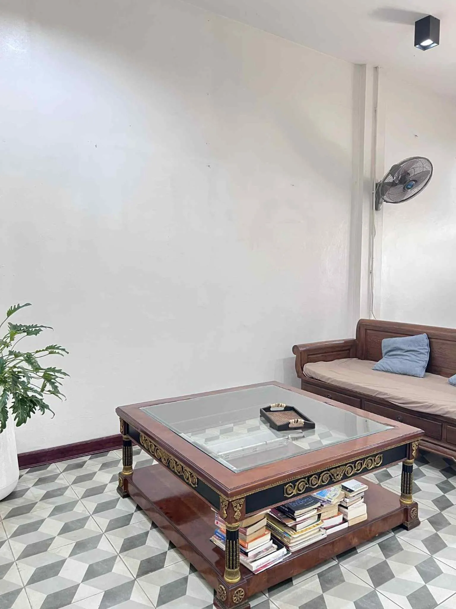 Library in Chato Hostel