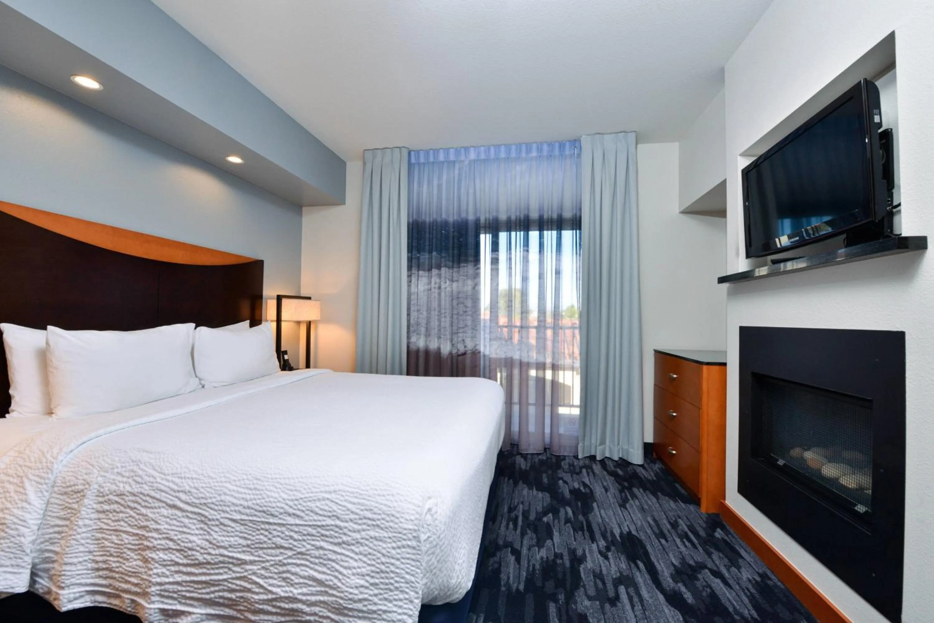 Bedroom, Bed in Fairfield Inn & Suites Santa Cruz - Capitola