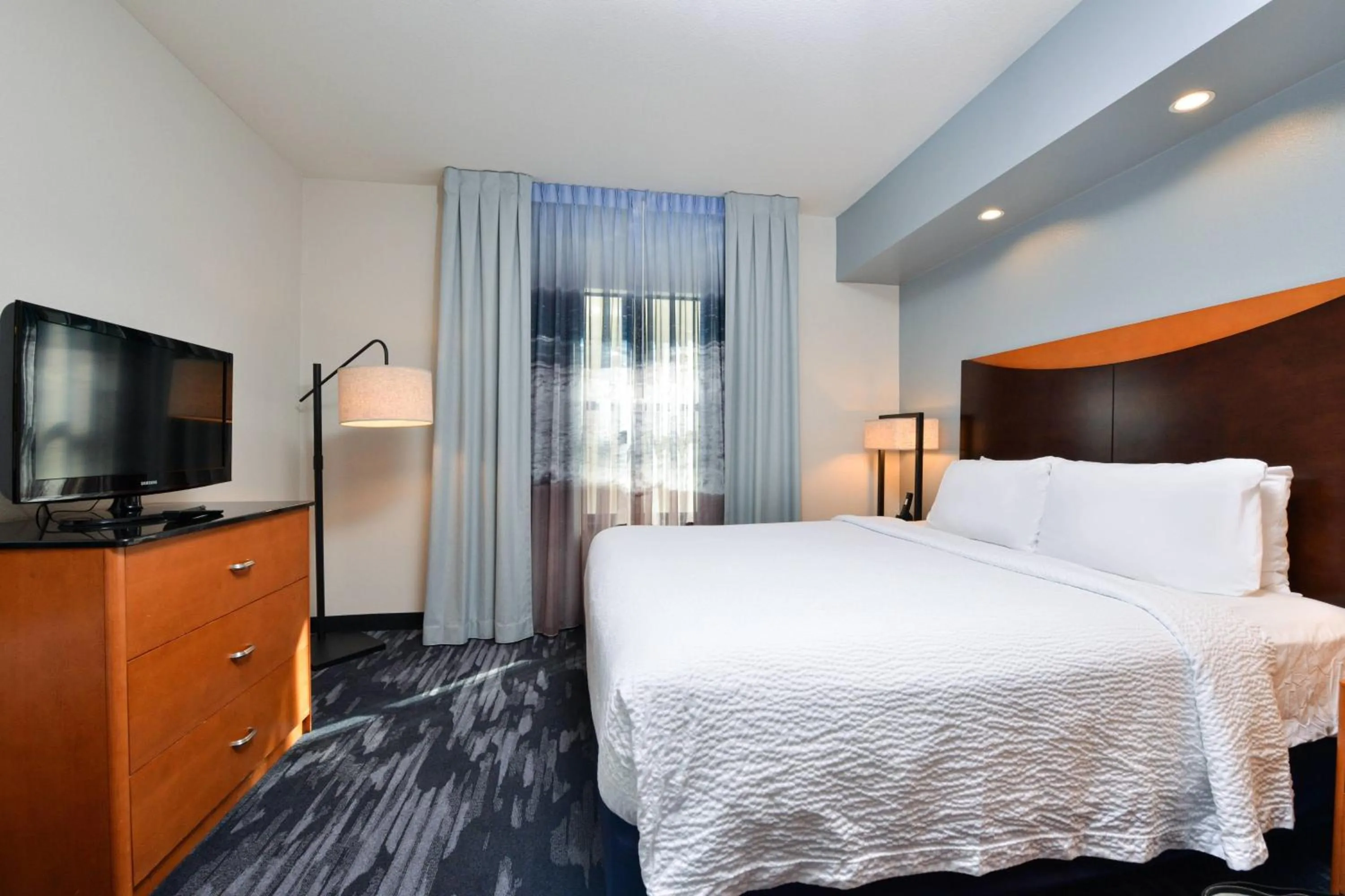 Bedroom, Bed in Fairfield Inn & Suites Santa Cruz - Capitola