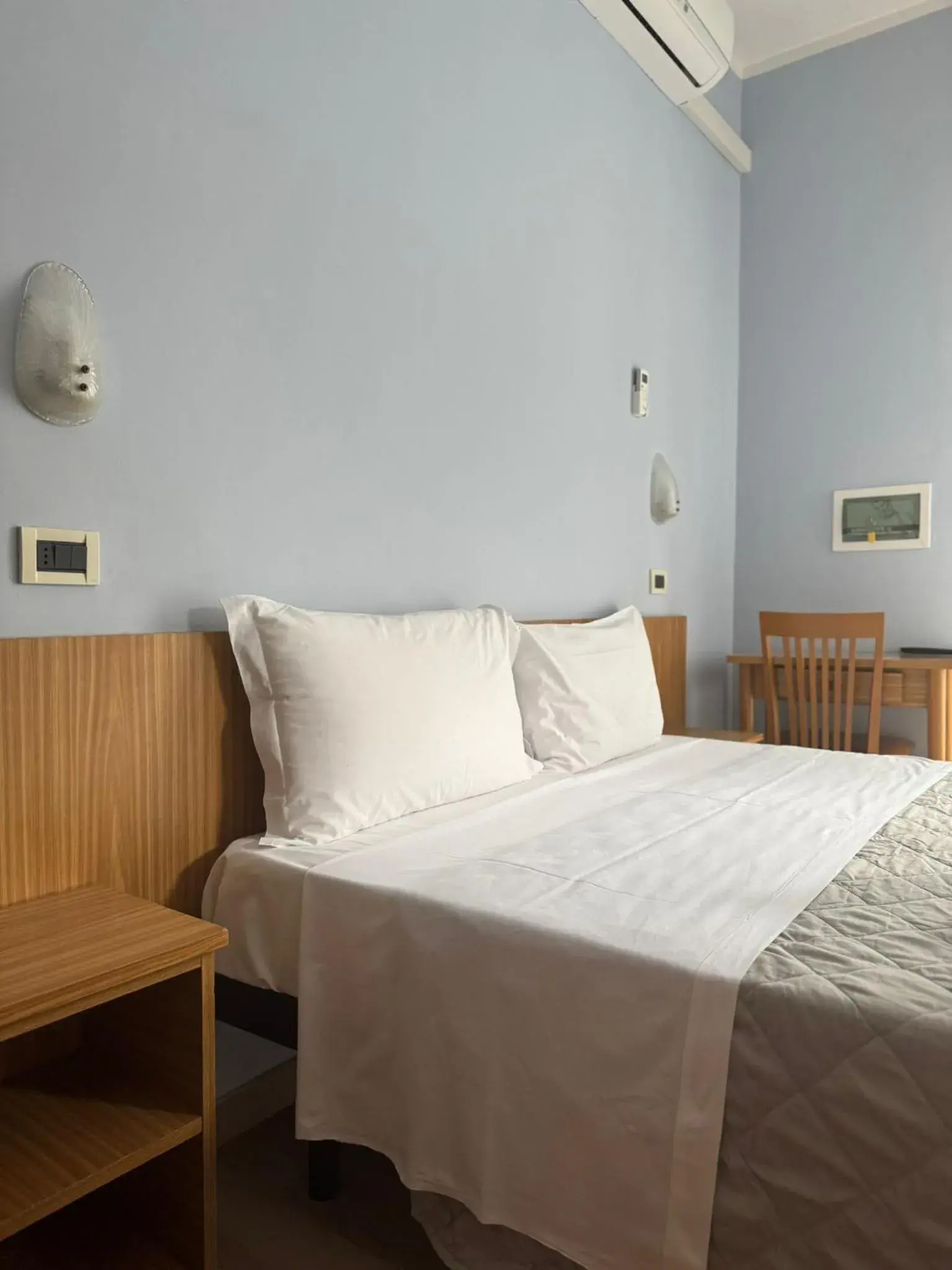 Double Room in Hotel Eureka Double Room in Hotel Eureka