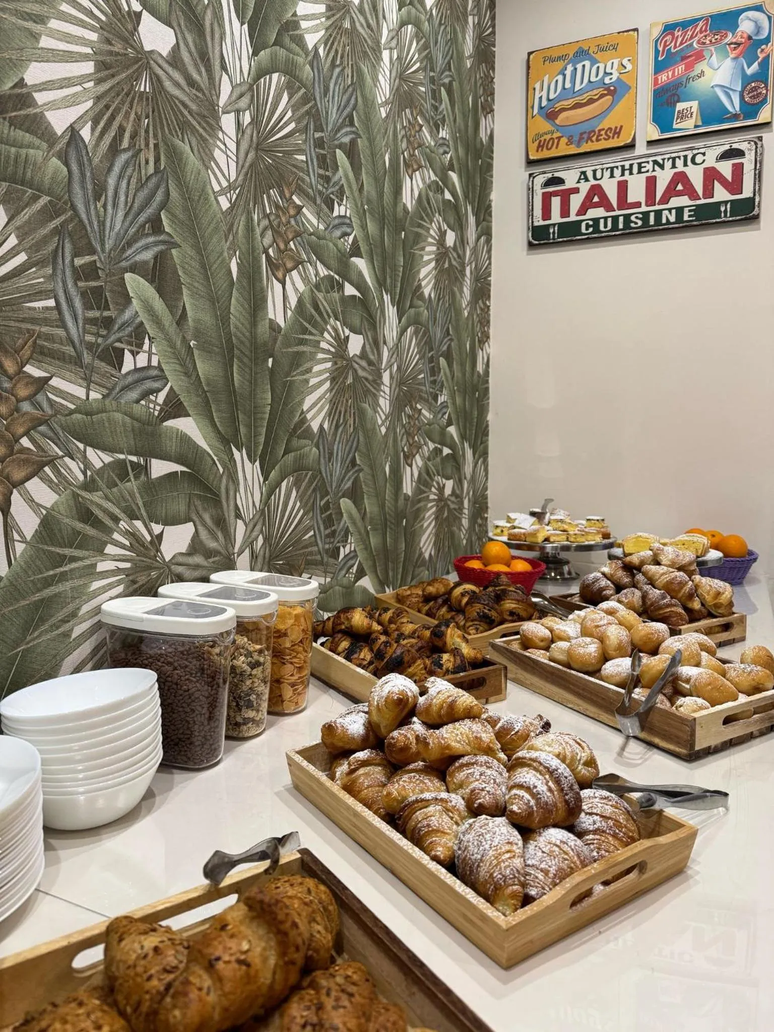 Restaurant/places to eat in Hotel Eureka