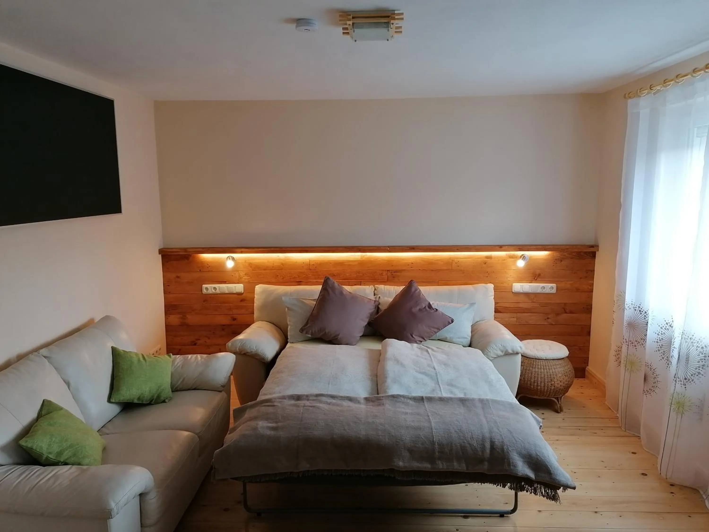 Living room, Bed in Pension Weinig