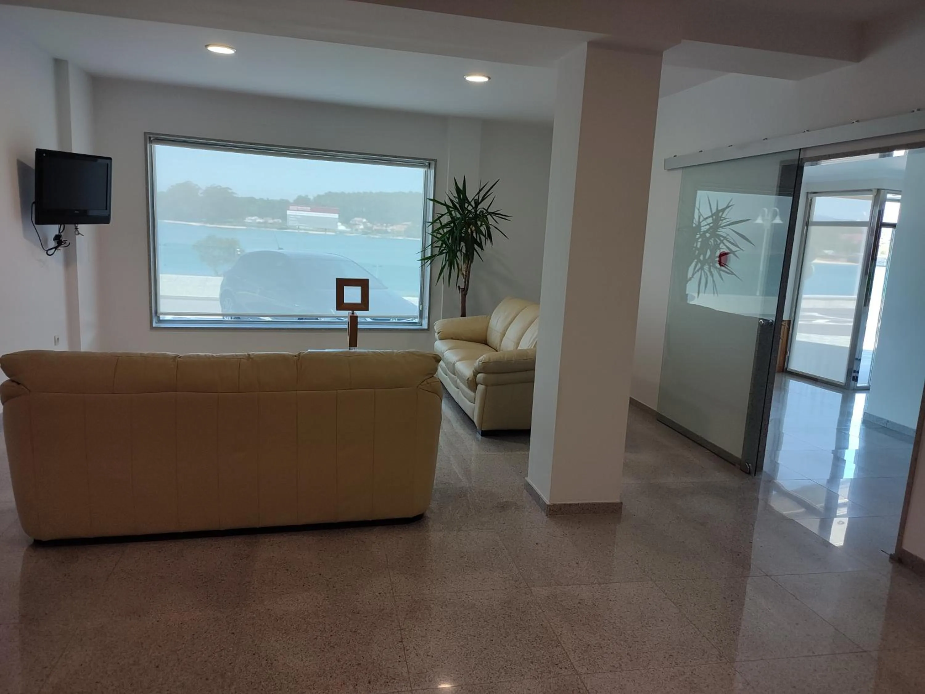 Communal lounge/ TV room in Hotel Brisa del Mar