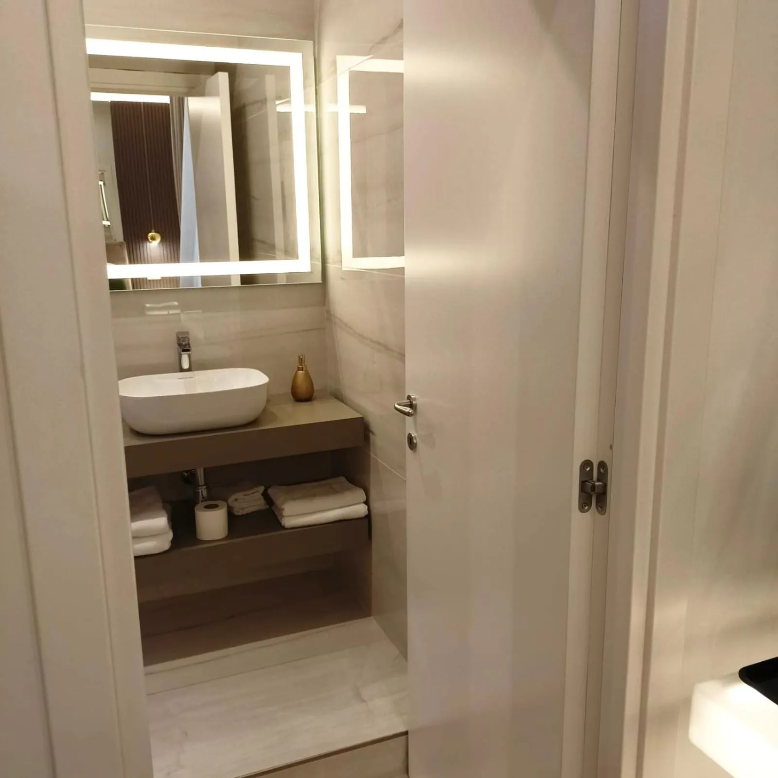 La Lepre felice-bovio