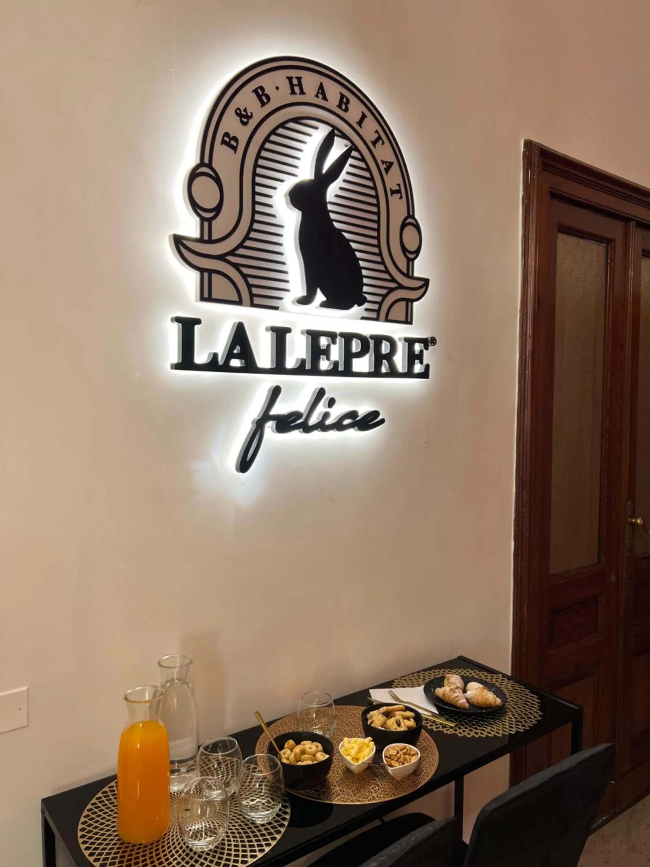 La Lepre felice-bovio