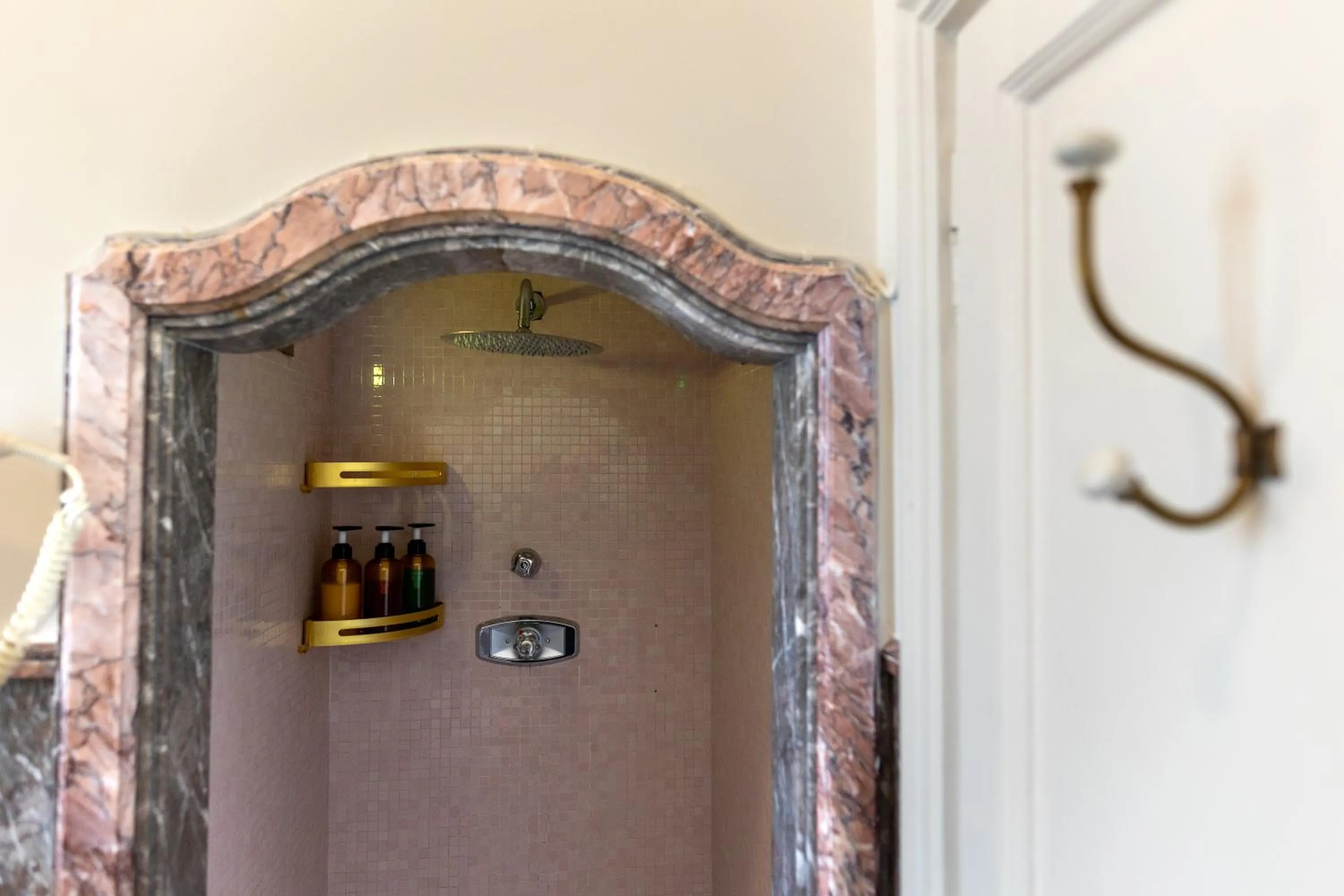 La Lepre felice-bovio