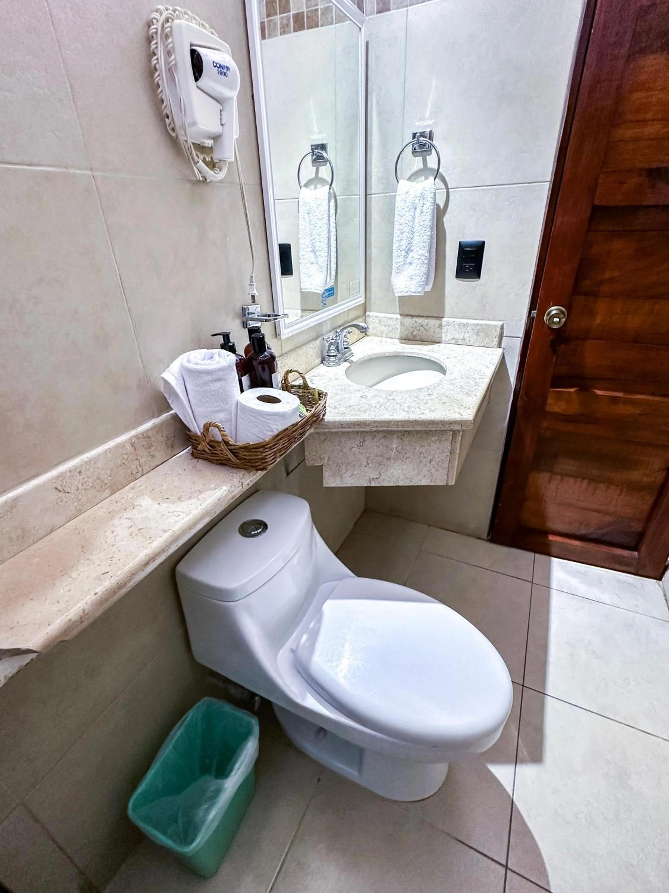 Bathroom in Best Western Posada Chahue