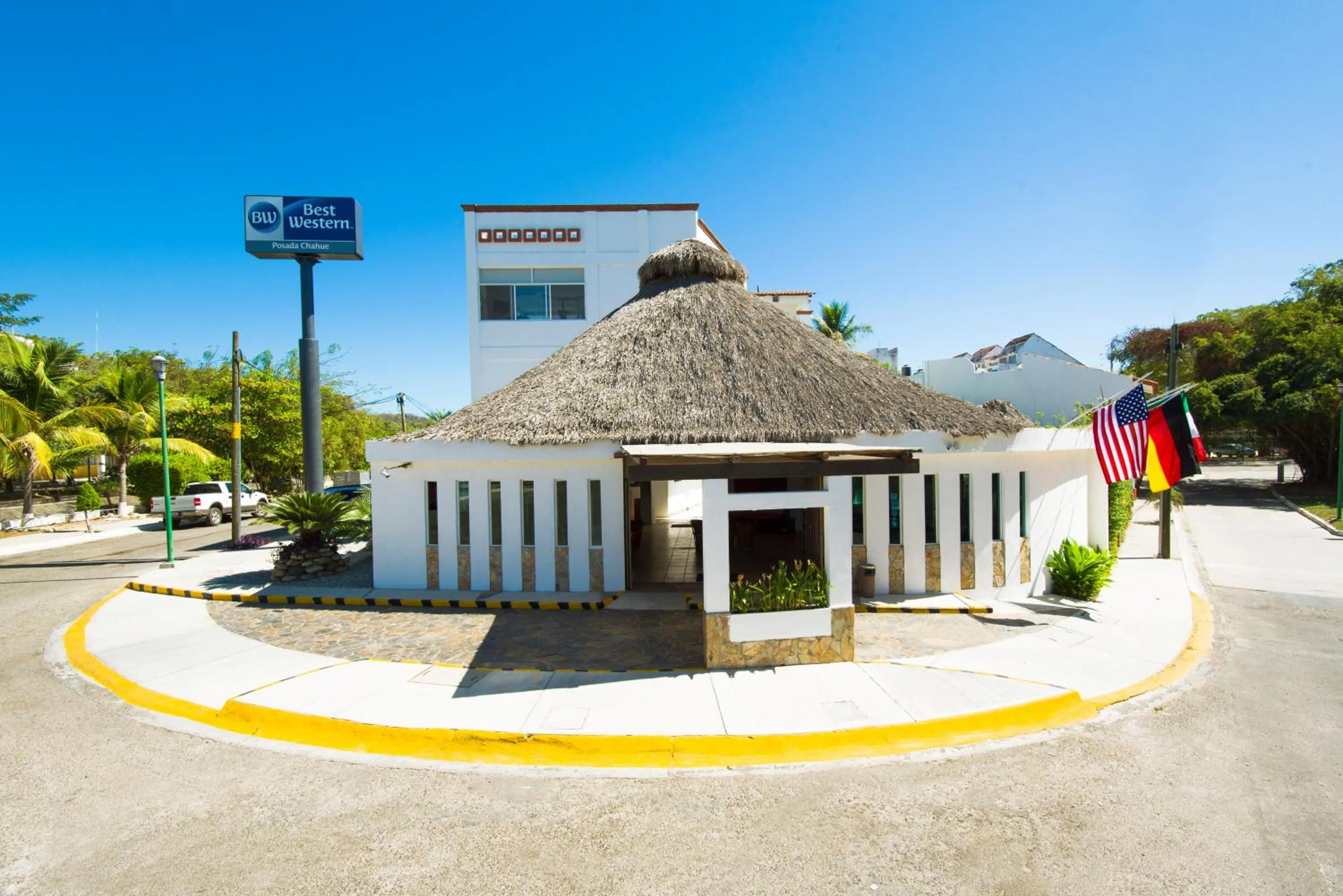 Facade/entrance in Best Western Posada Chahue