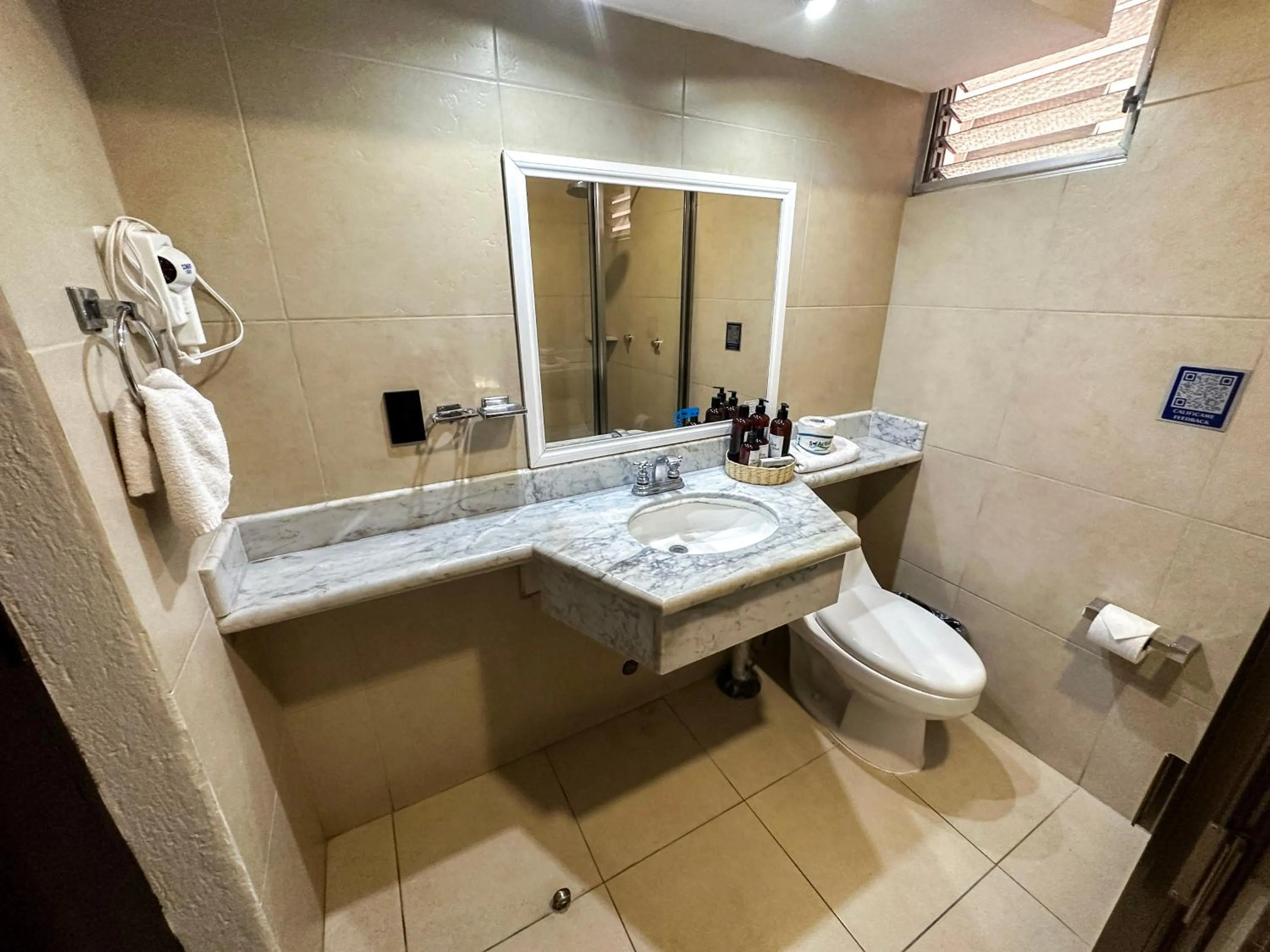Bathroom in Best Western Posada Chahue