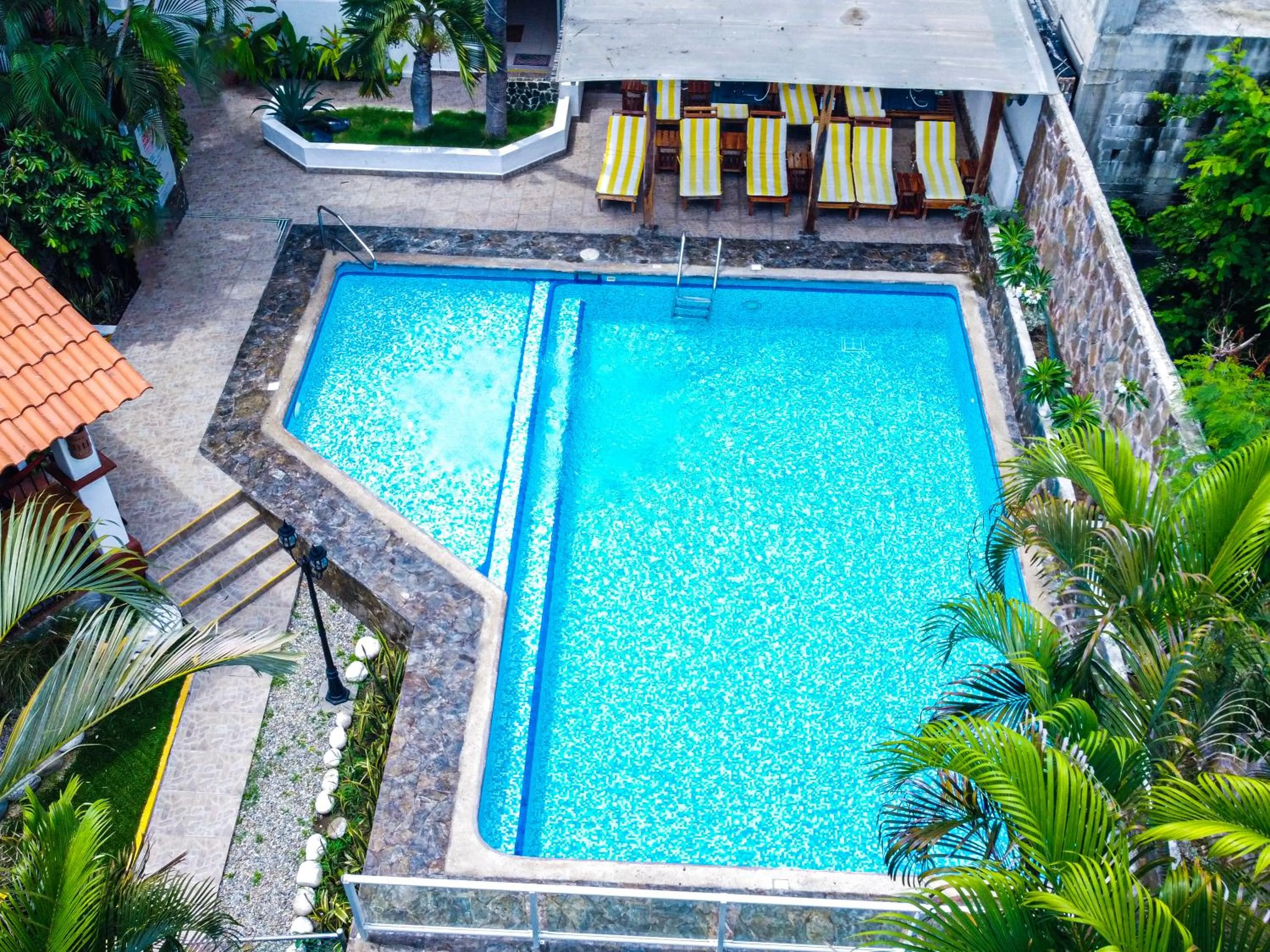 Swimming pool in Best Western Posada Chahue