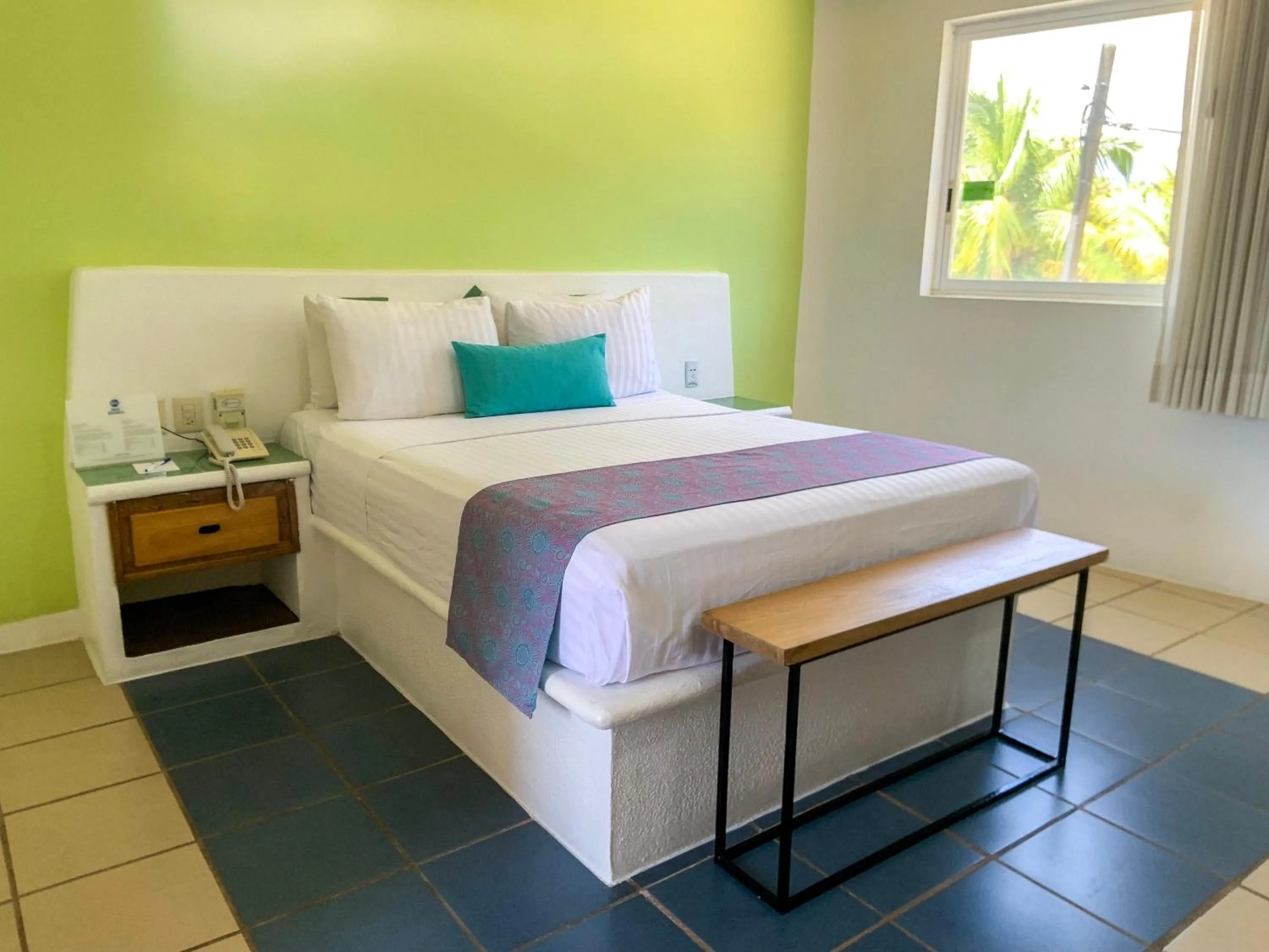 Bed in Best Western Posada Chahue