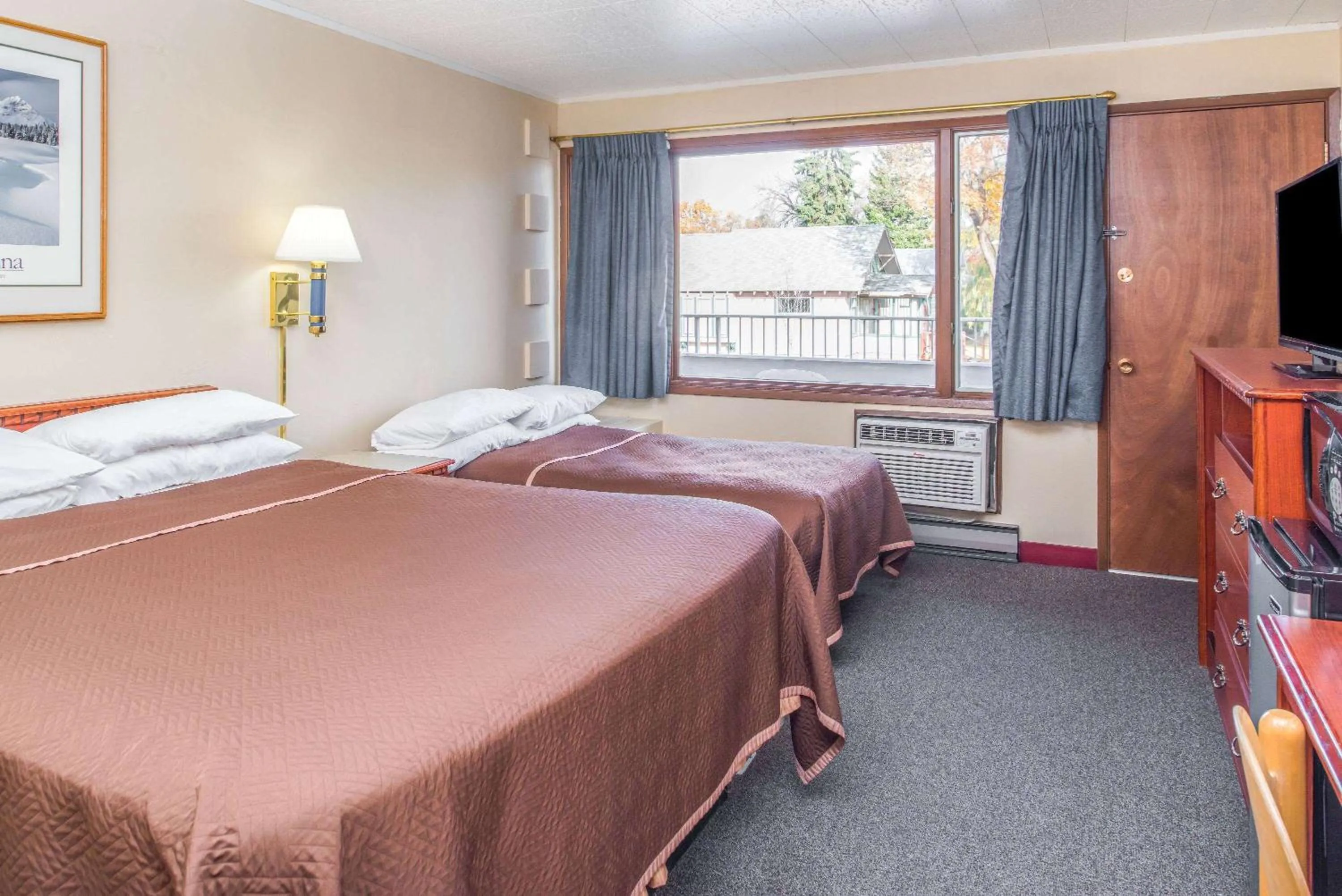 Photo of the whole room, Bed in Travelodge by Wyndham Kalispell