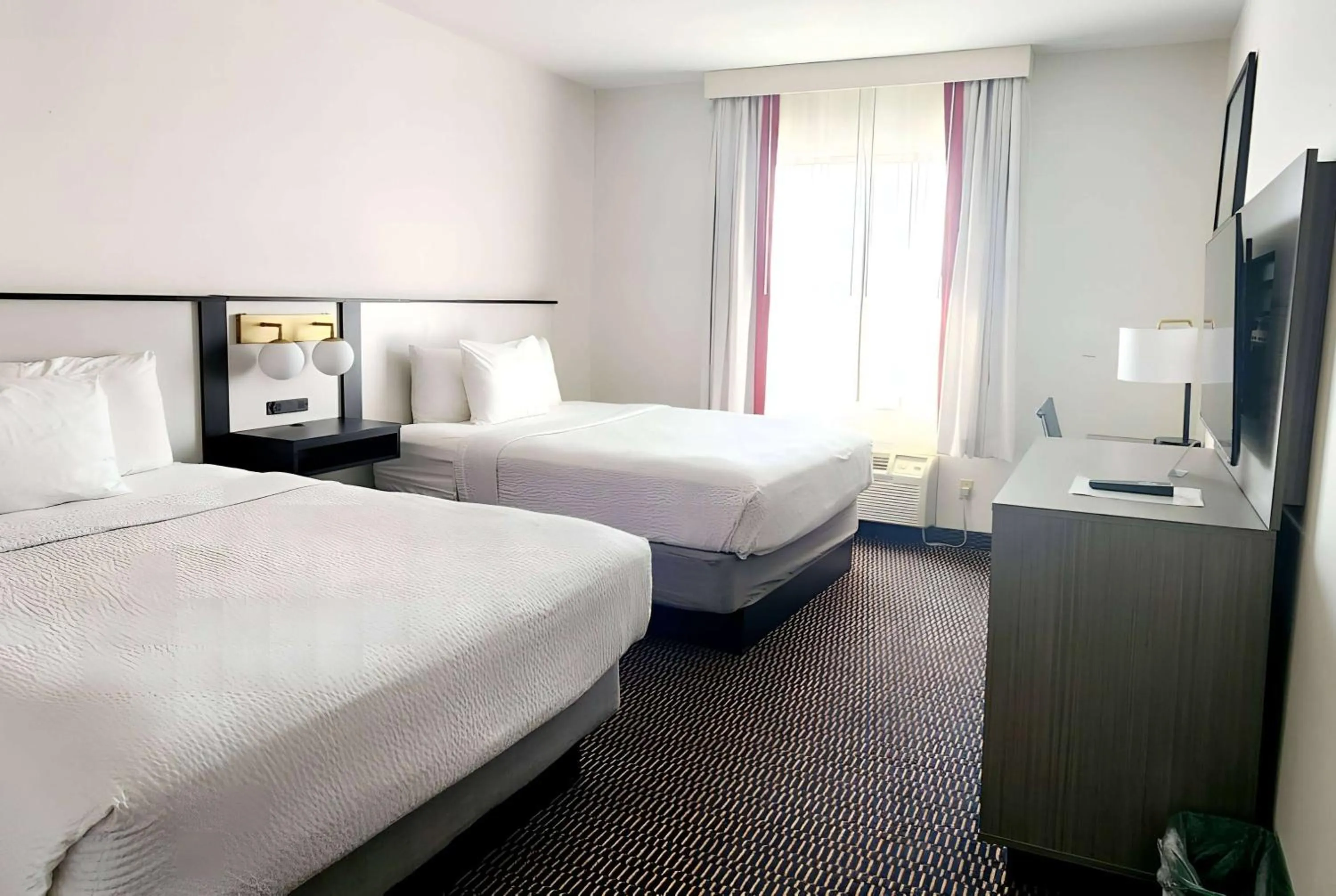 Photo of the whole room, Bed in Ramada by Wyndham Columbia