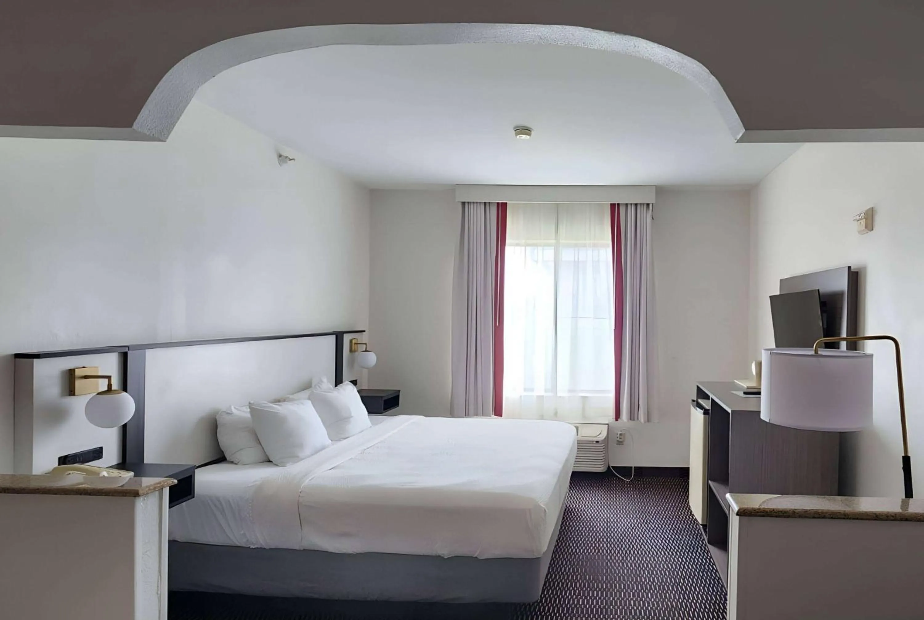 Photo of the whole room, Bed in Ramada by Wyndham Columbia