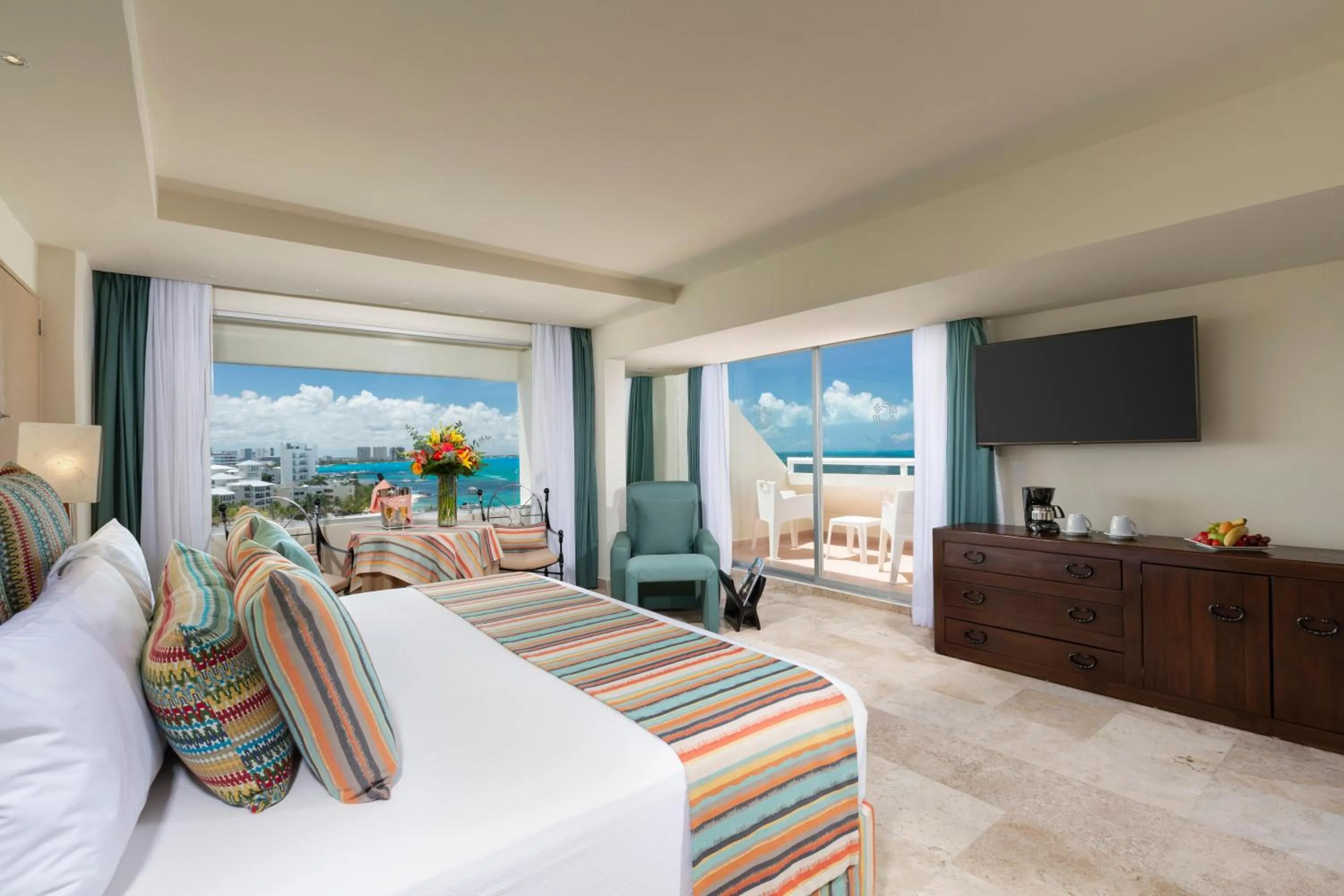 Photo of the whole room, Bed in Grand Oasis Palm - All inclusive