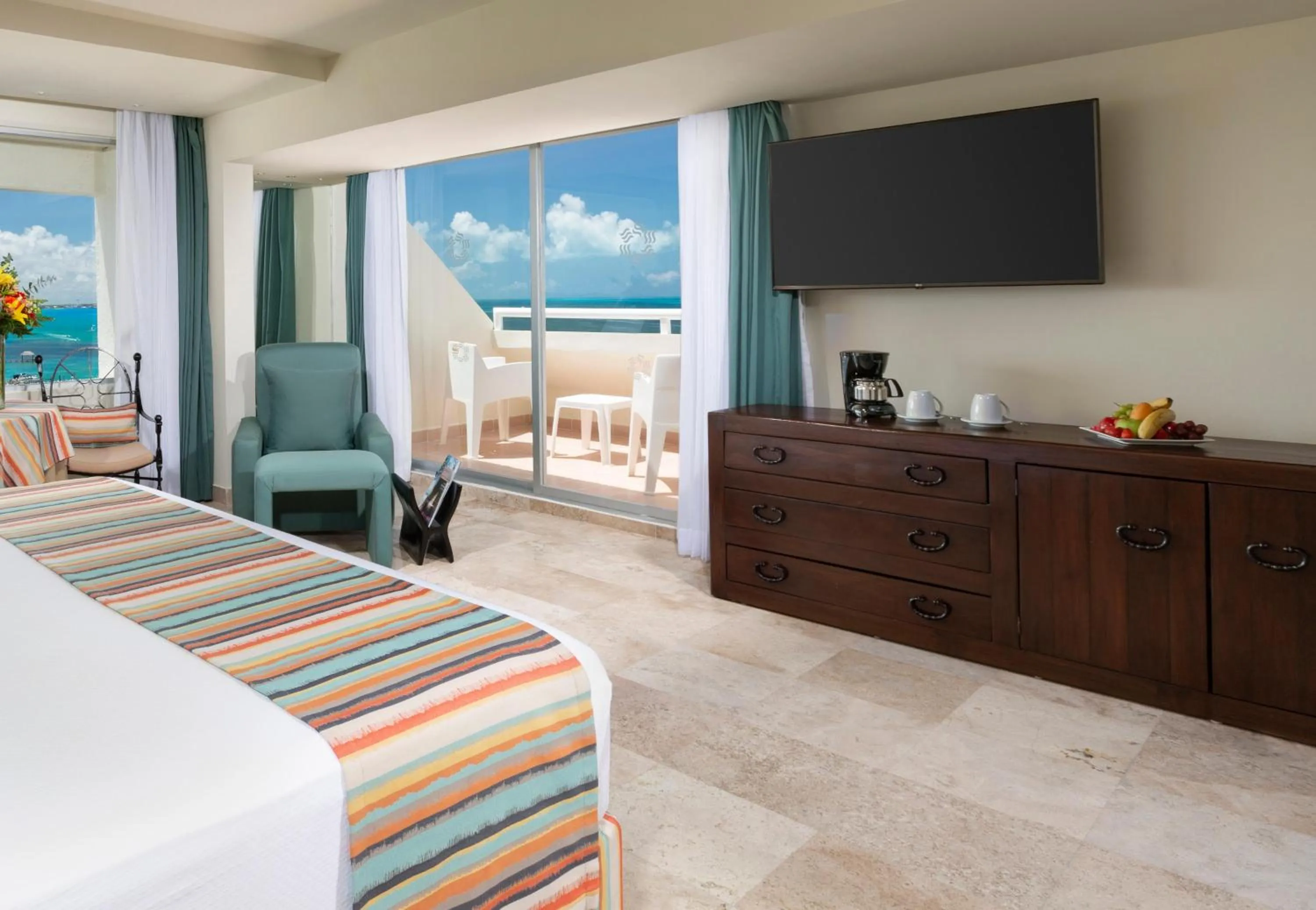 Photo of the whole room, Bed in Grand Oasis Palm - All inclusive