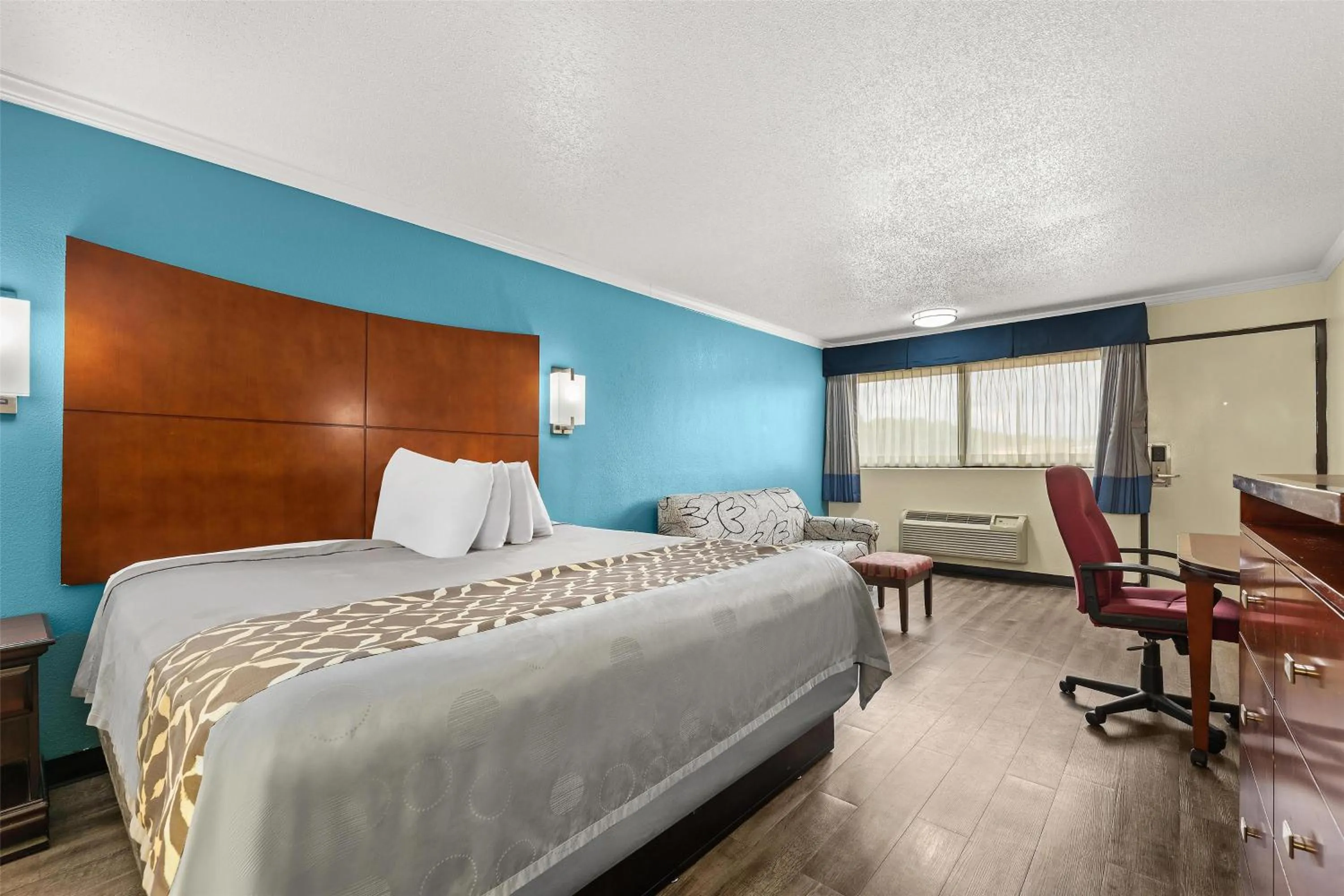 Bedroom, Bed in America's Best Value Inn and Suites
