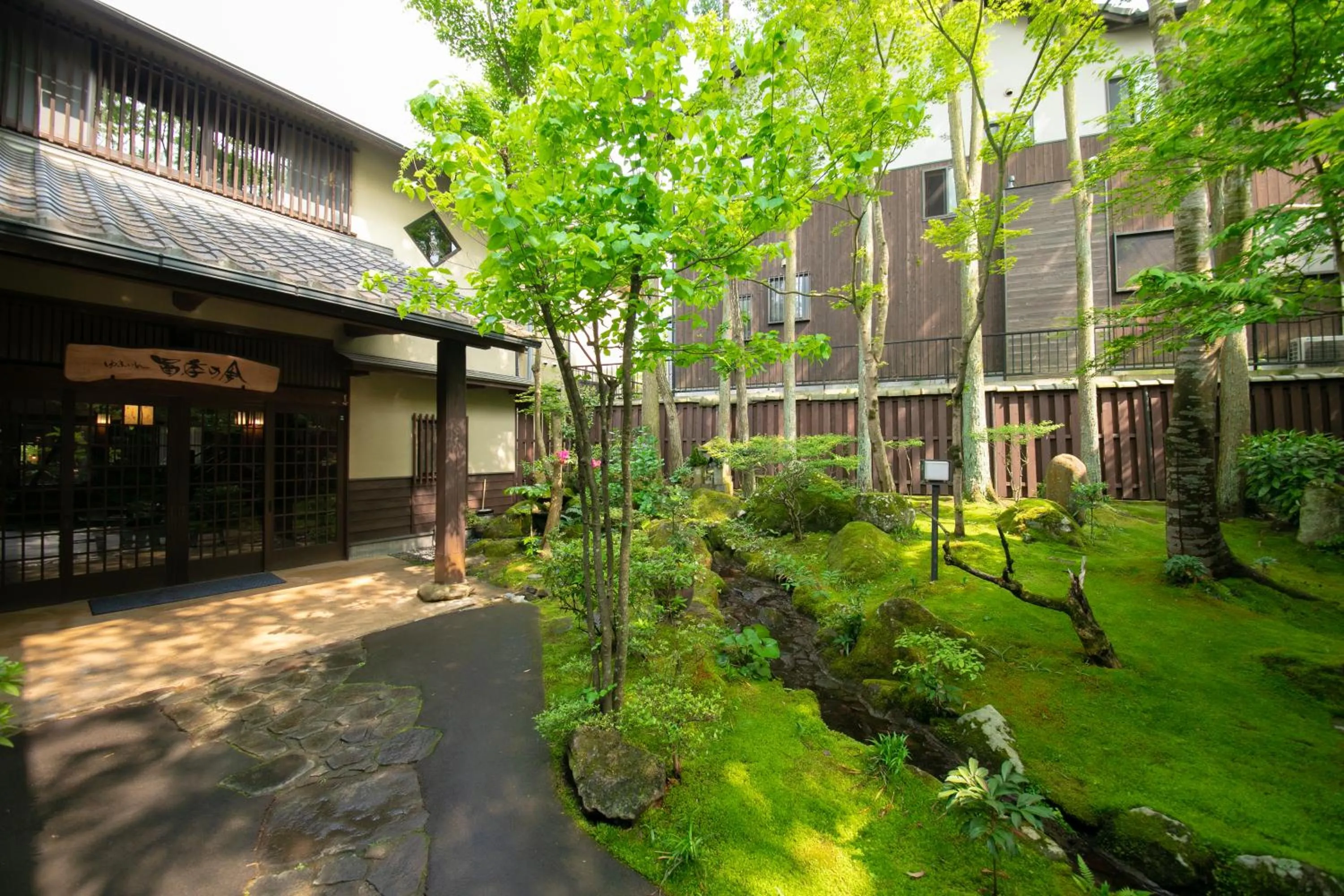 Property building in Ryokan Fukinoya