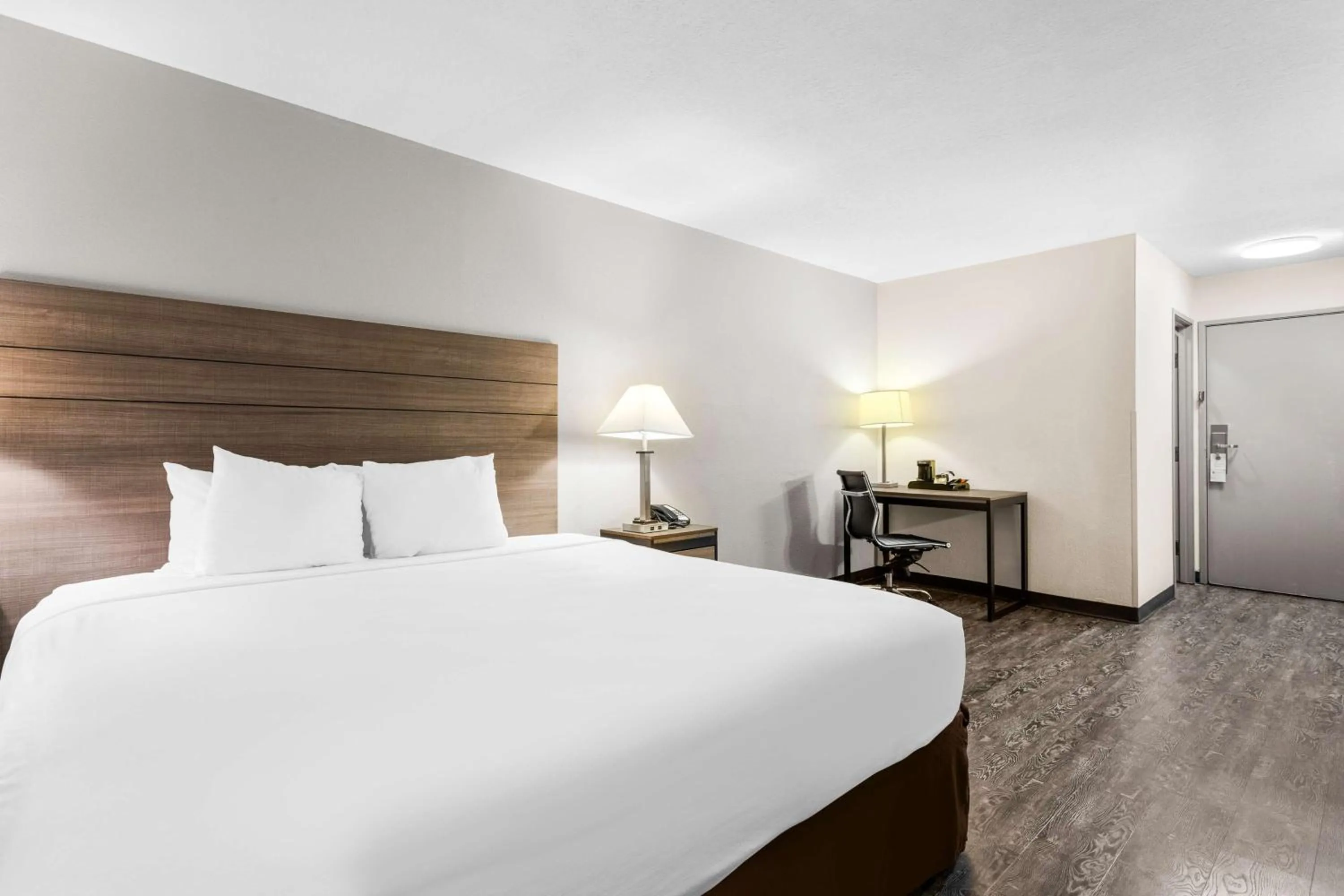 Bedroom, Bed in SureStay Hotel by Best Western Albuquerque Midtown