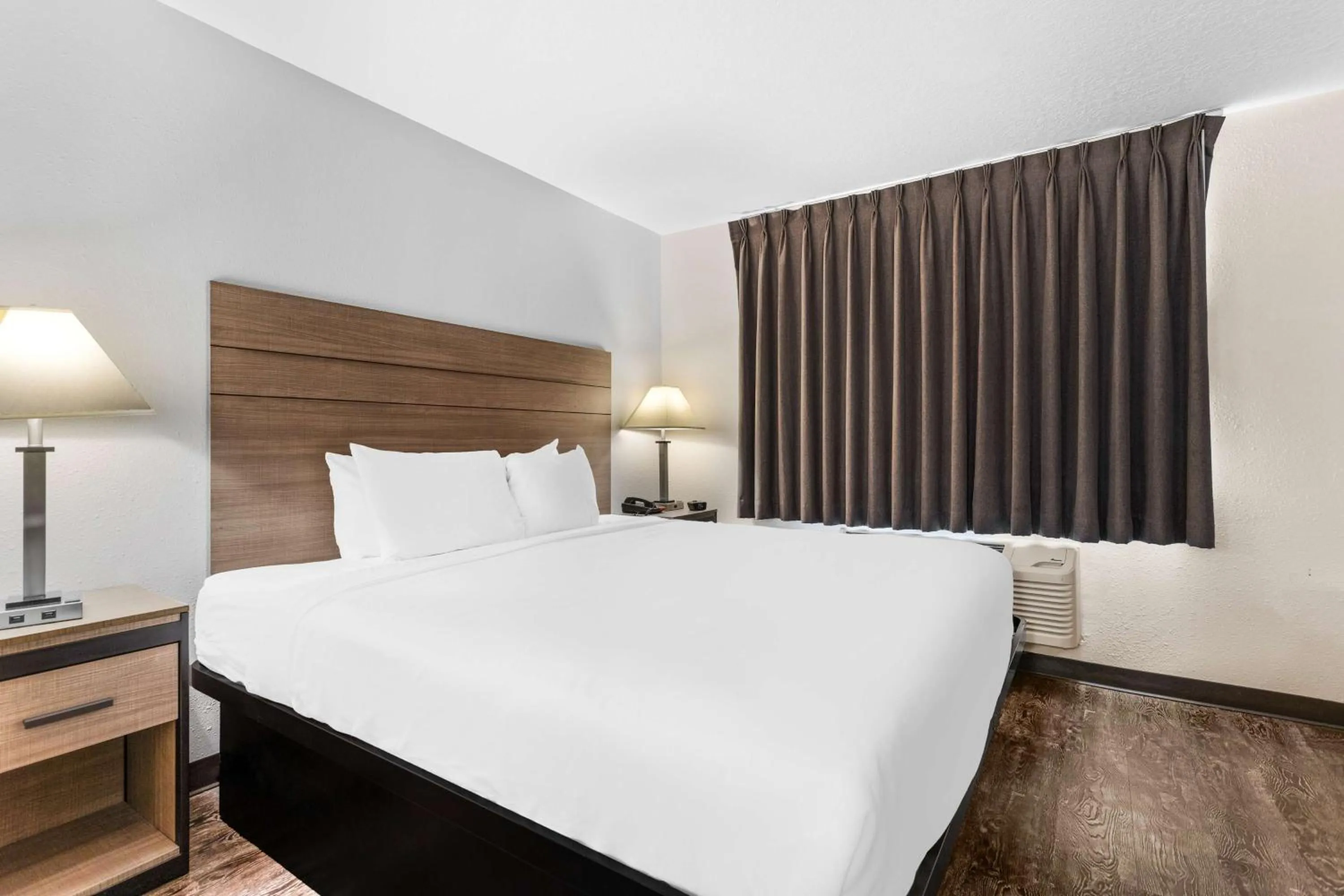 Photo of the whole room, Bed in SureStay Hotel by Best Western Albuquerque Midtown