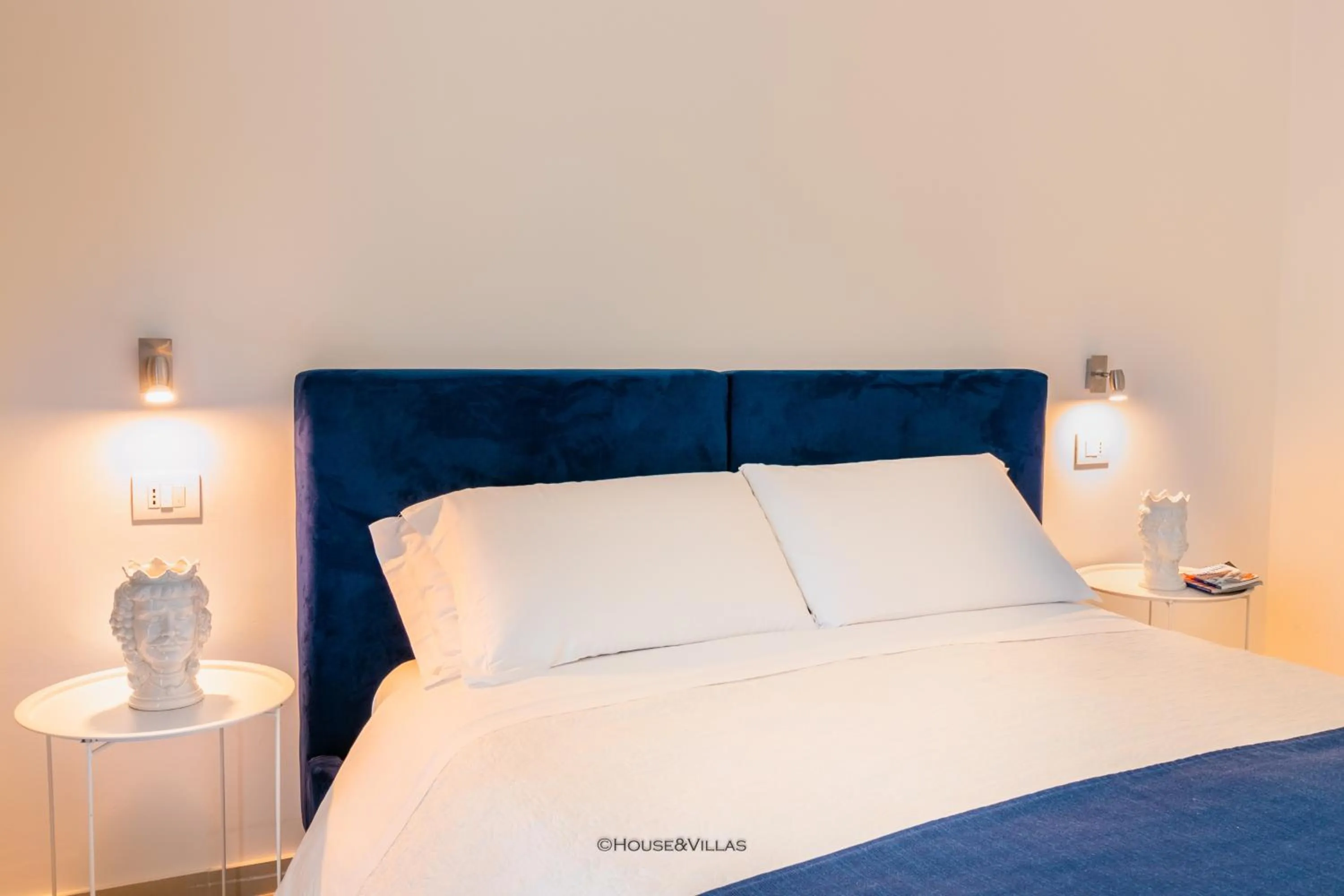 Bed in Villa Landolina