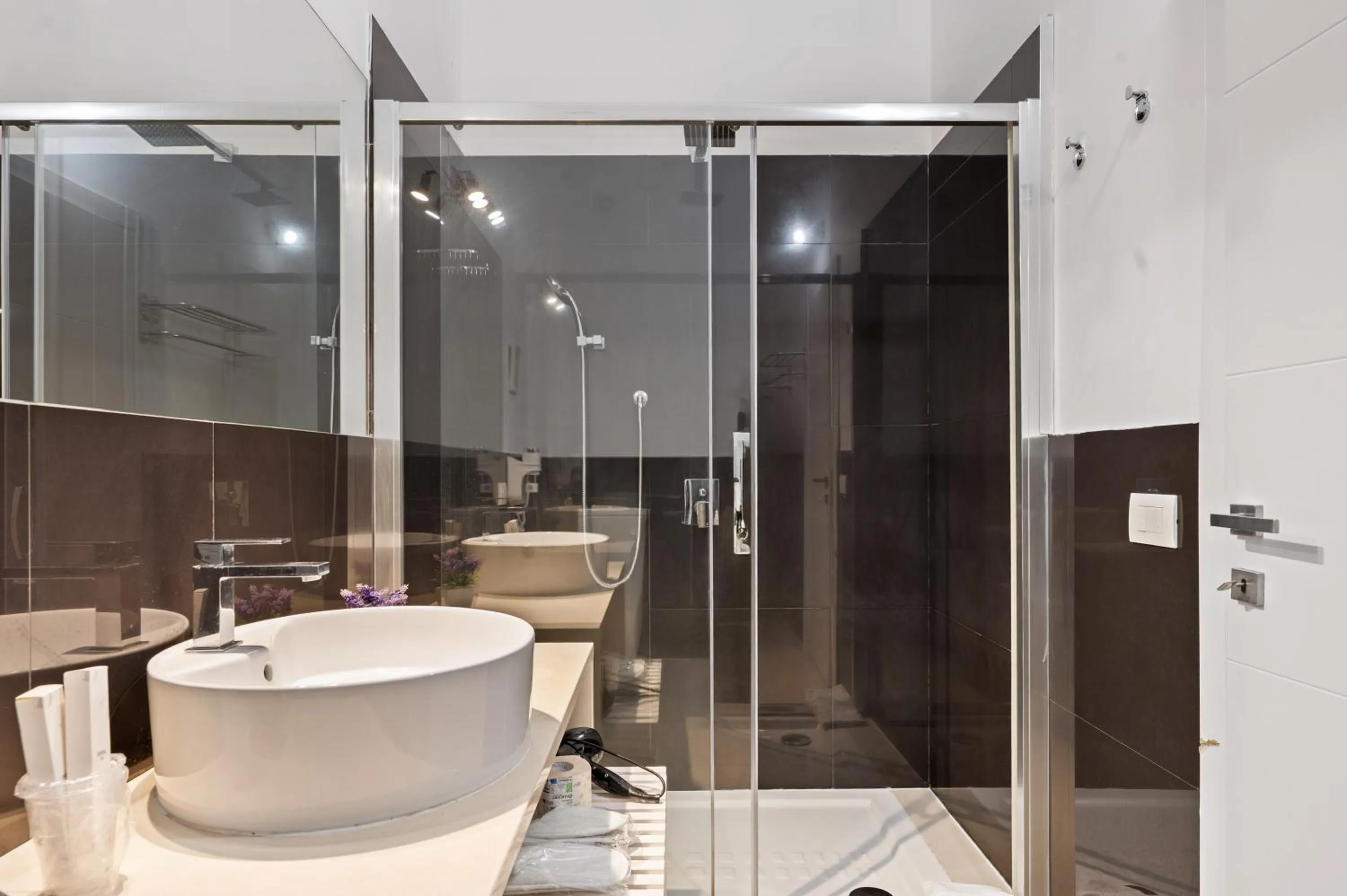 Shower in Villa Landolina