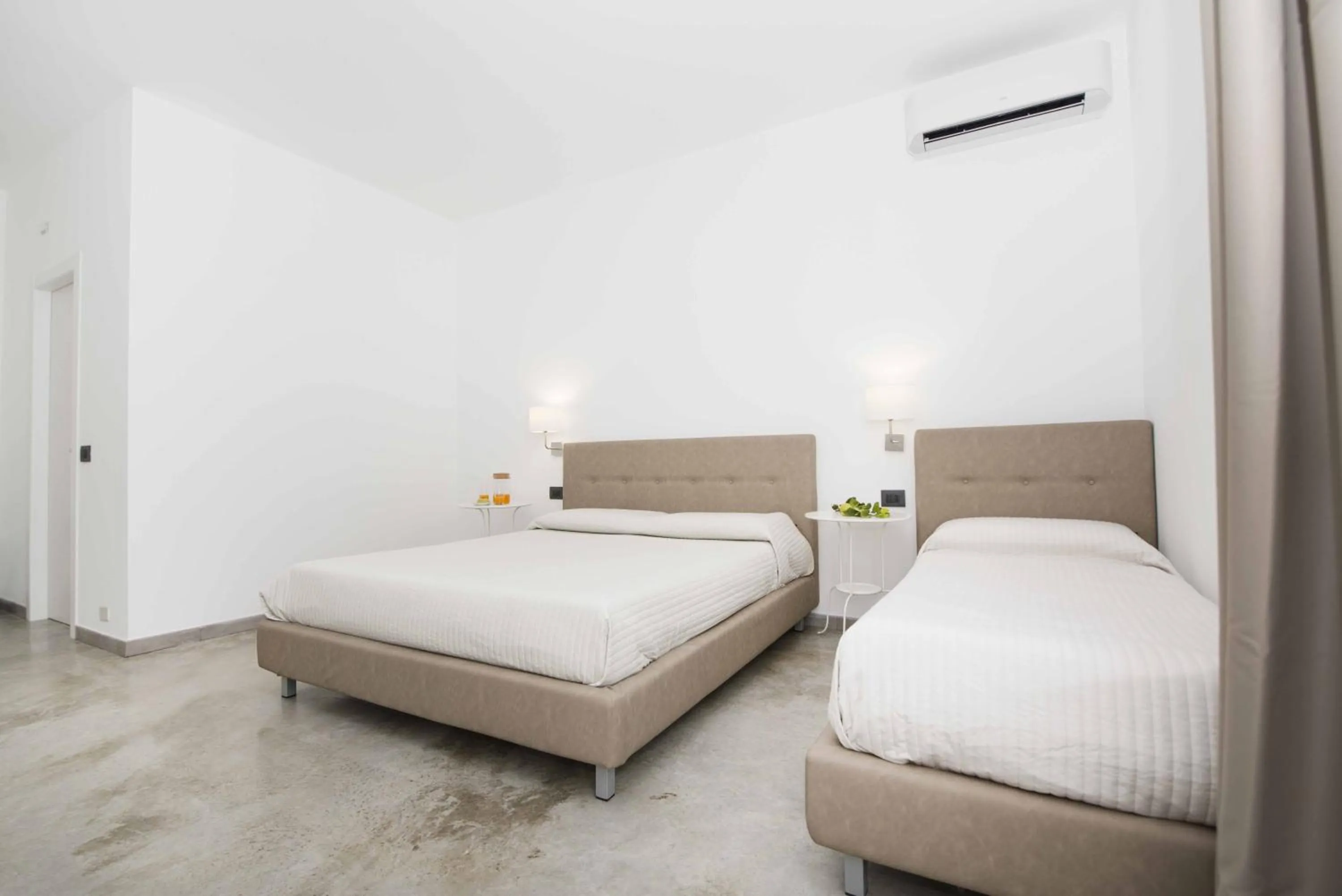 Bed in Villa Landolina