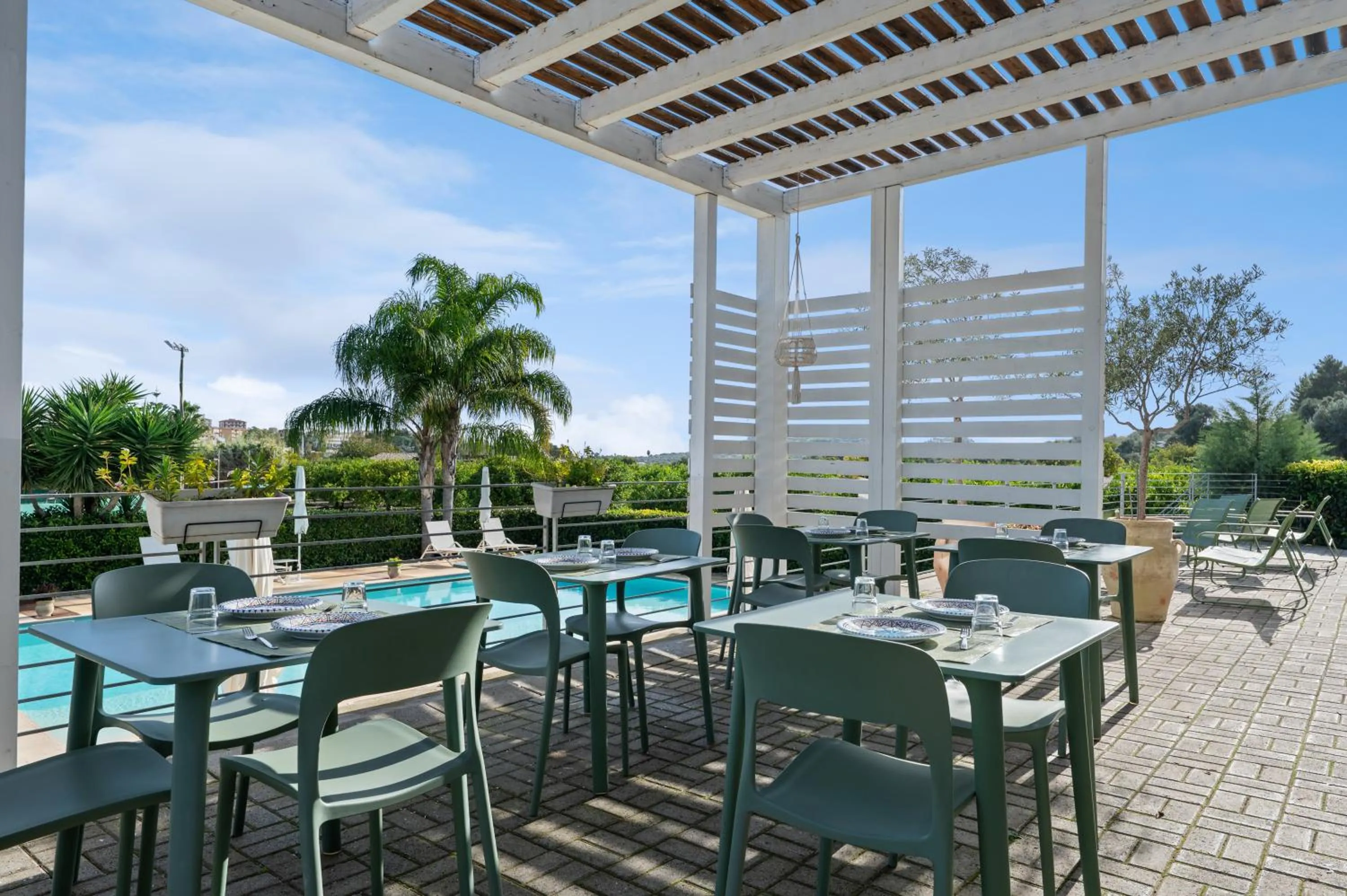 Restaurant/places to eat in Villa Landolina