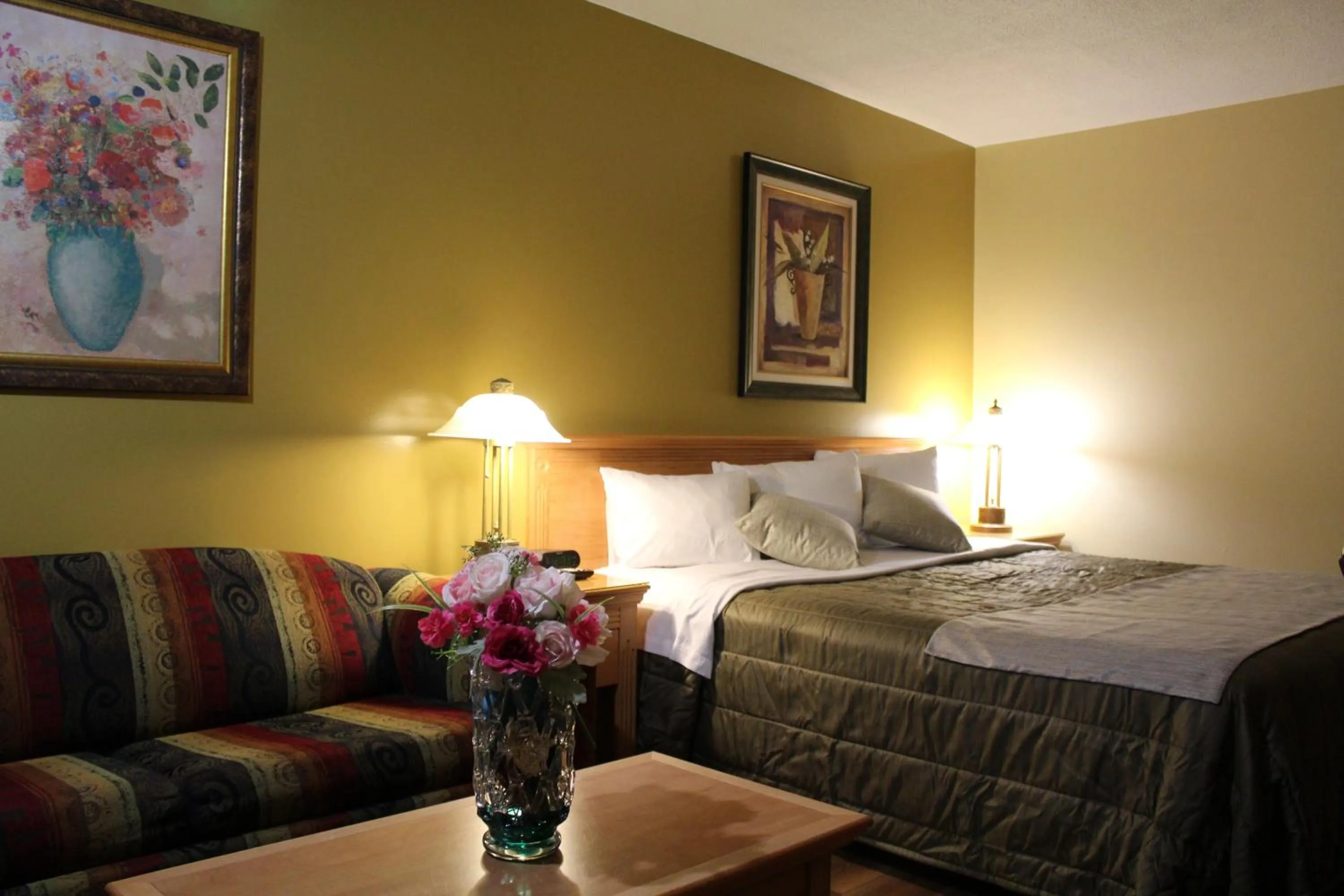 Bedroom, Bed in Hotel Motel Hospitalité