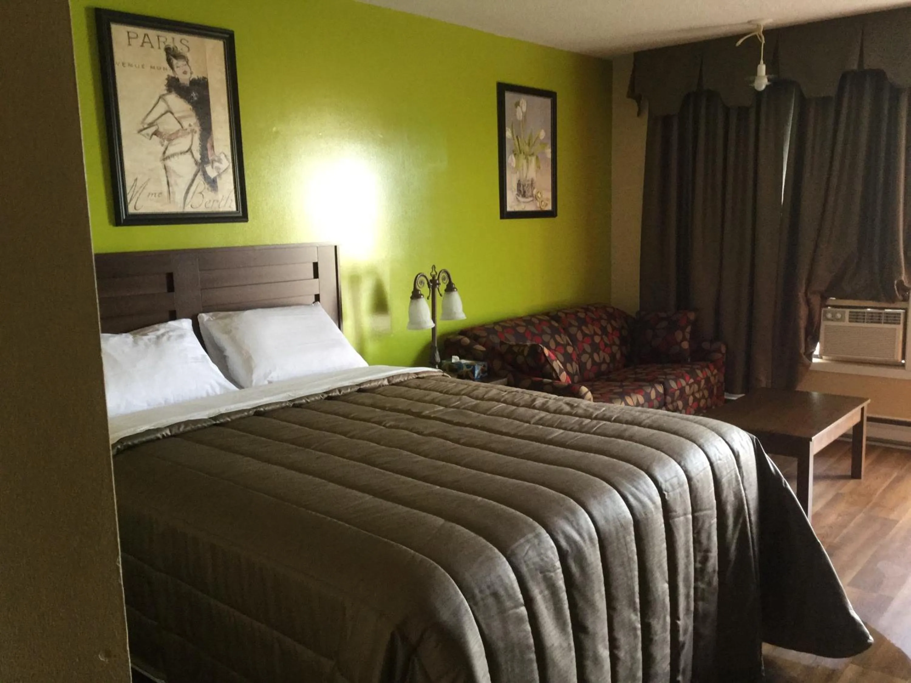 Bedroom, Bed in Hotel Motel Hospitalité