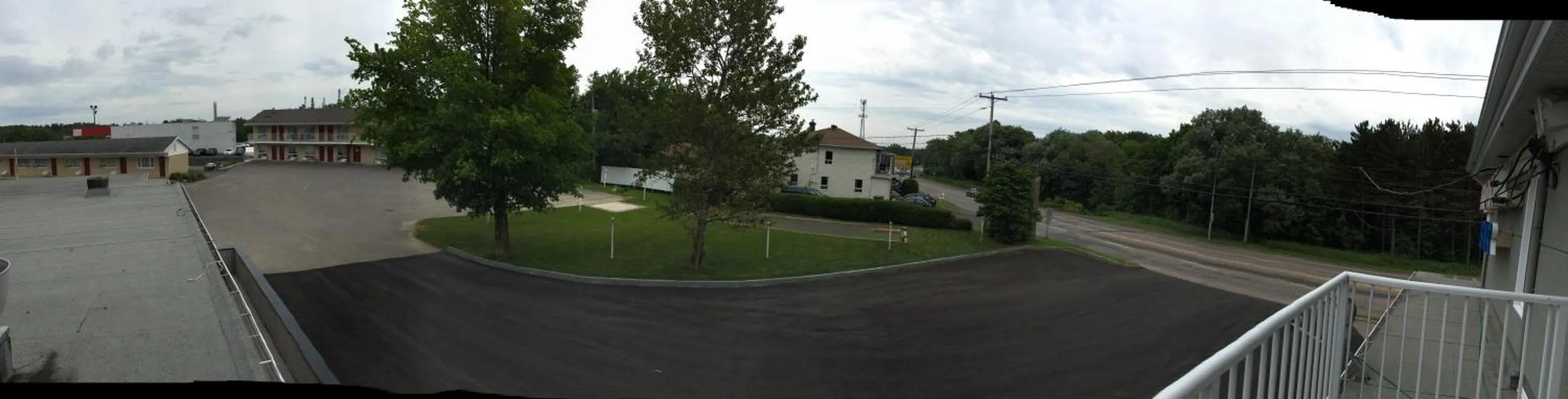 Property building in Hotel Motel Hospitalité