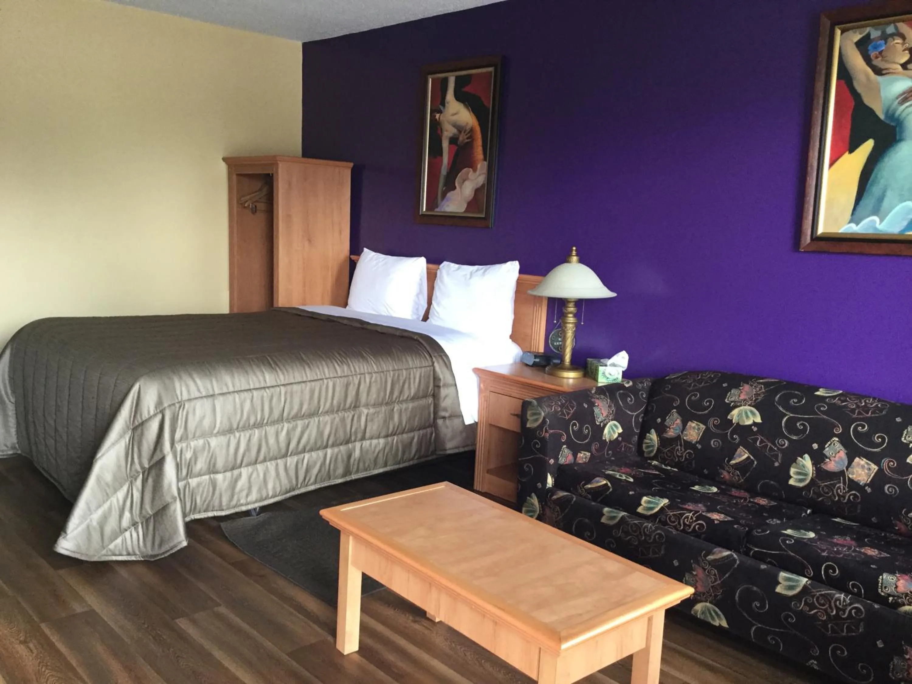 Bedroom, Bed in Hotel Motel Hospitalité