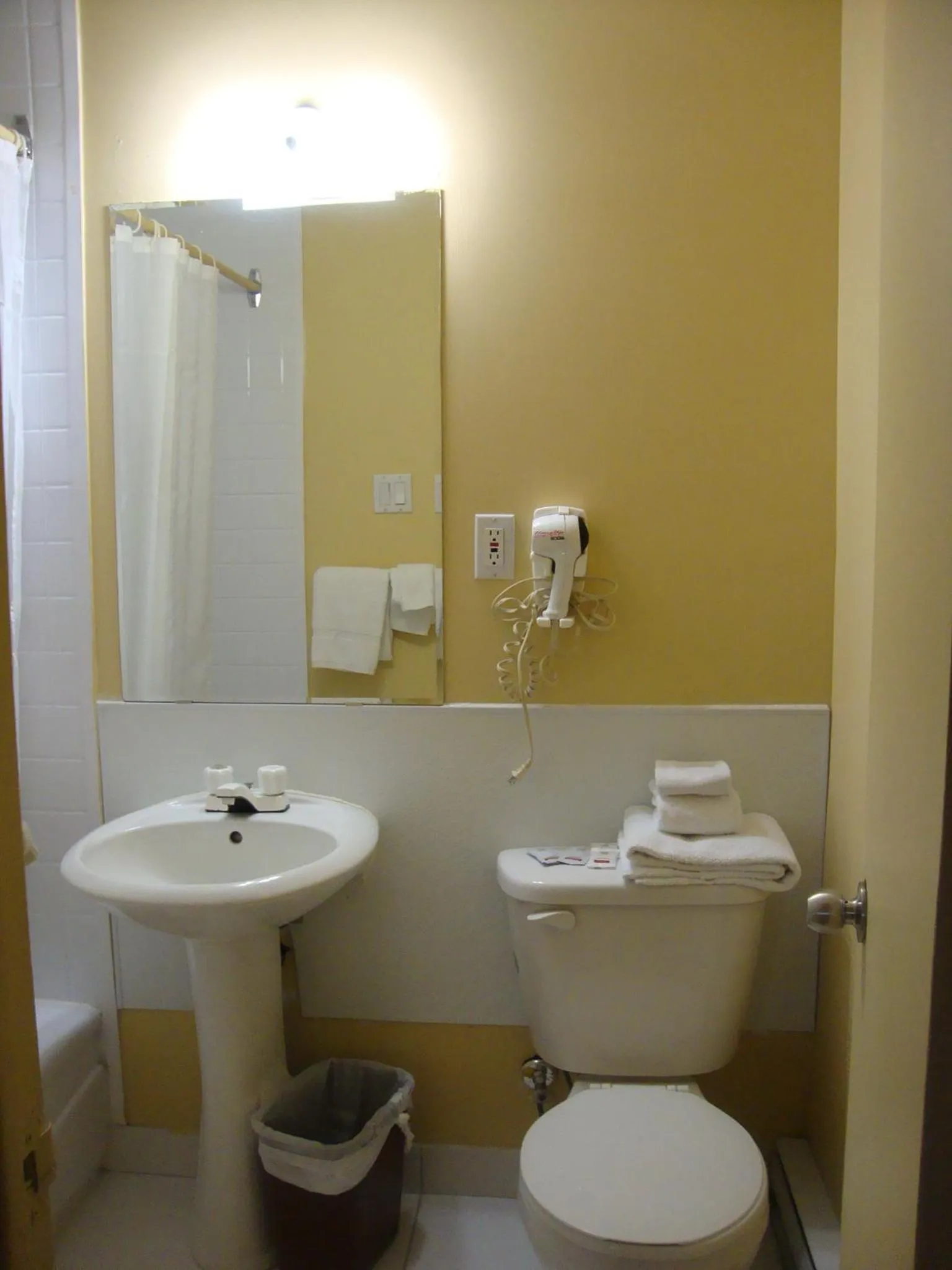 Bathroom in Hotel Motel Hospitalité