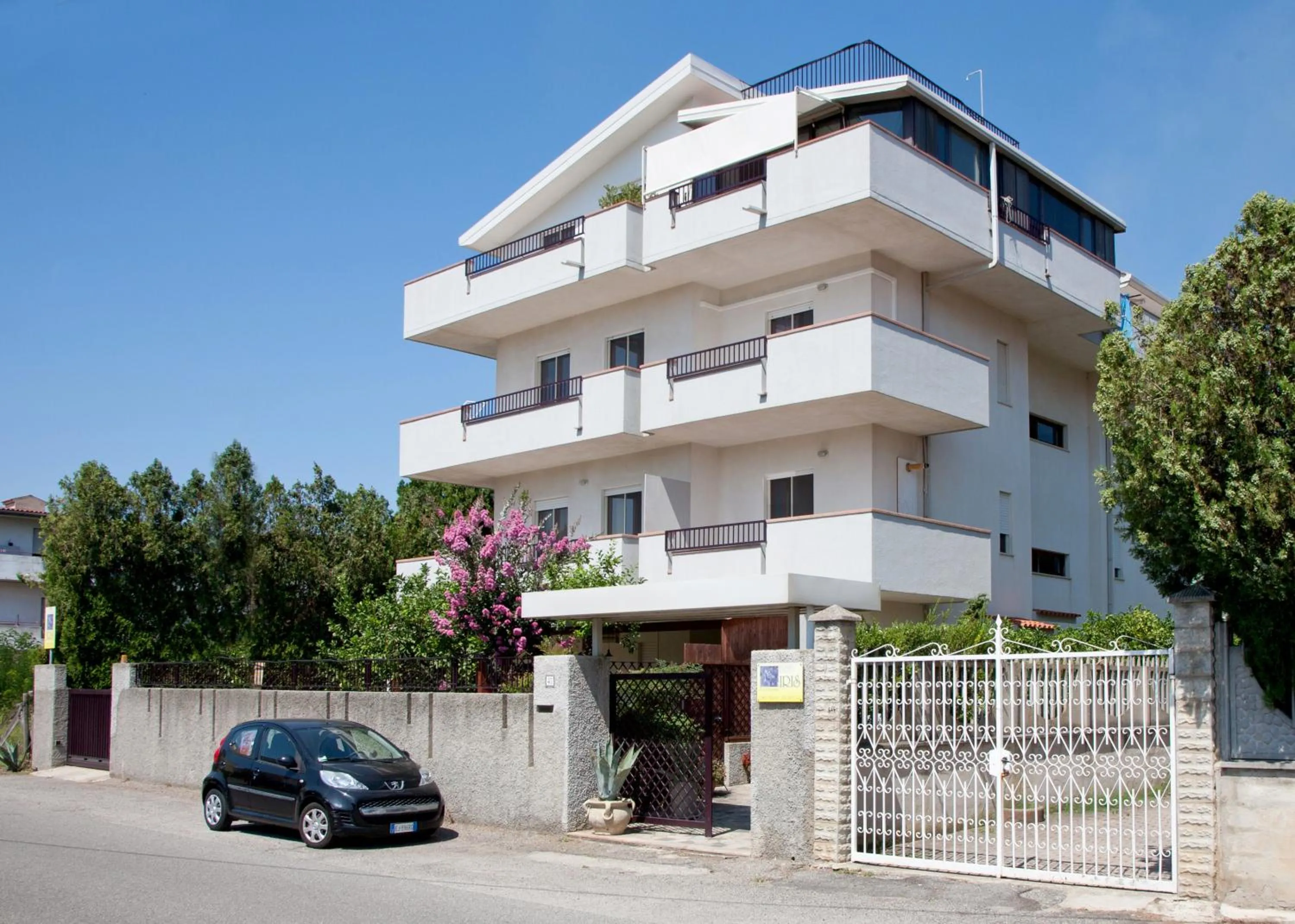 Property building in Affittacamere ISIDE