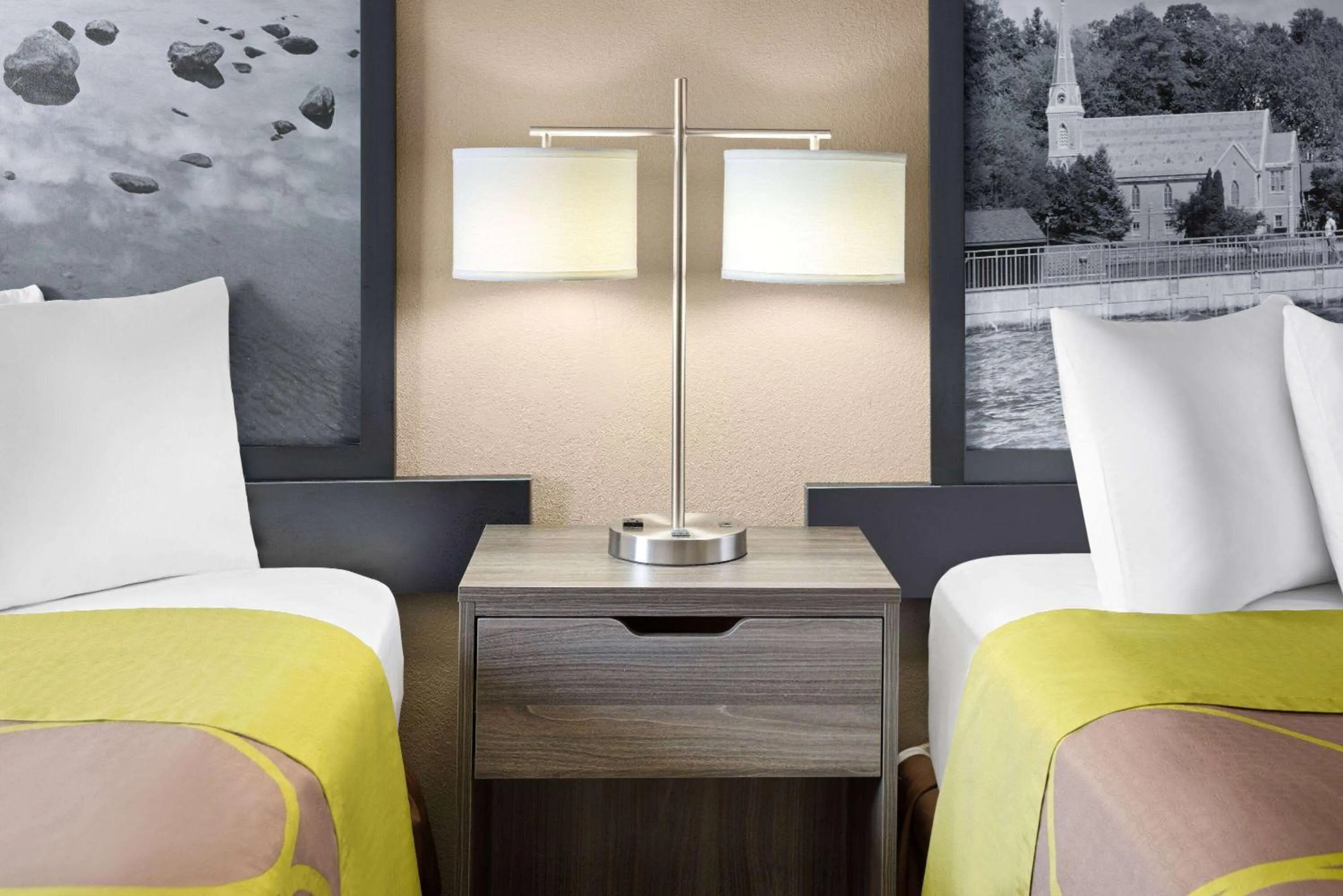 Photo of the whole room, Bed in Super 8 by Wyndham Henrietta/Rochester Area