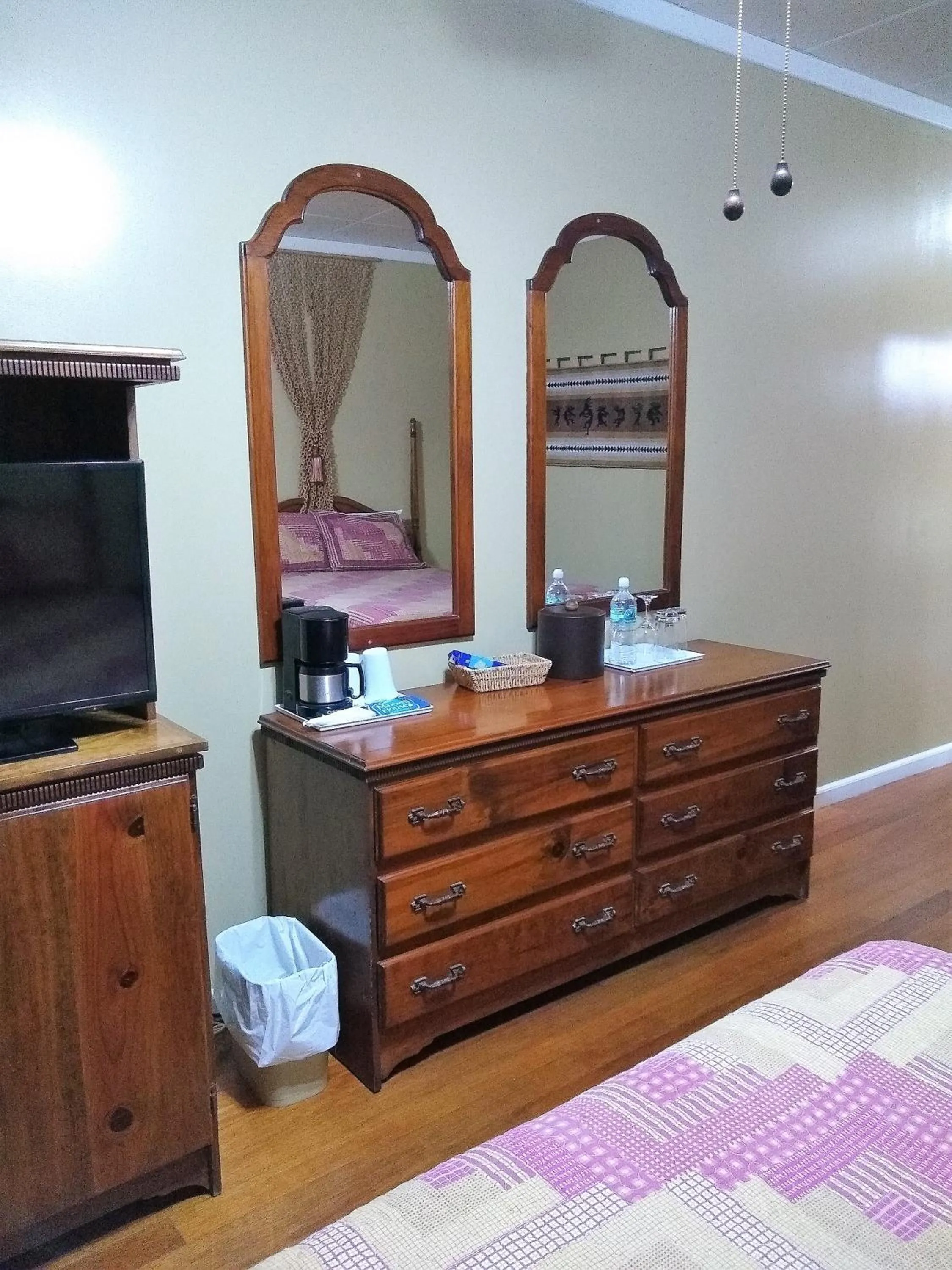 Photo of the whole room, Bed in The Great House Inn