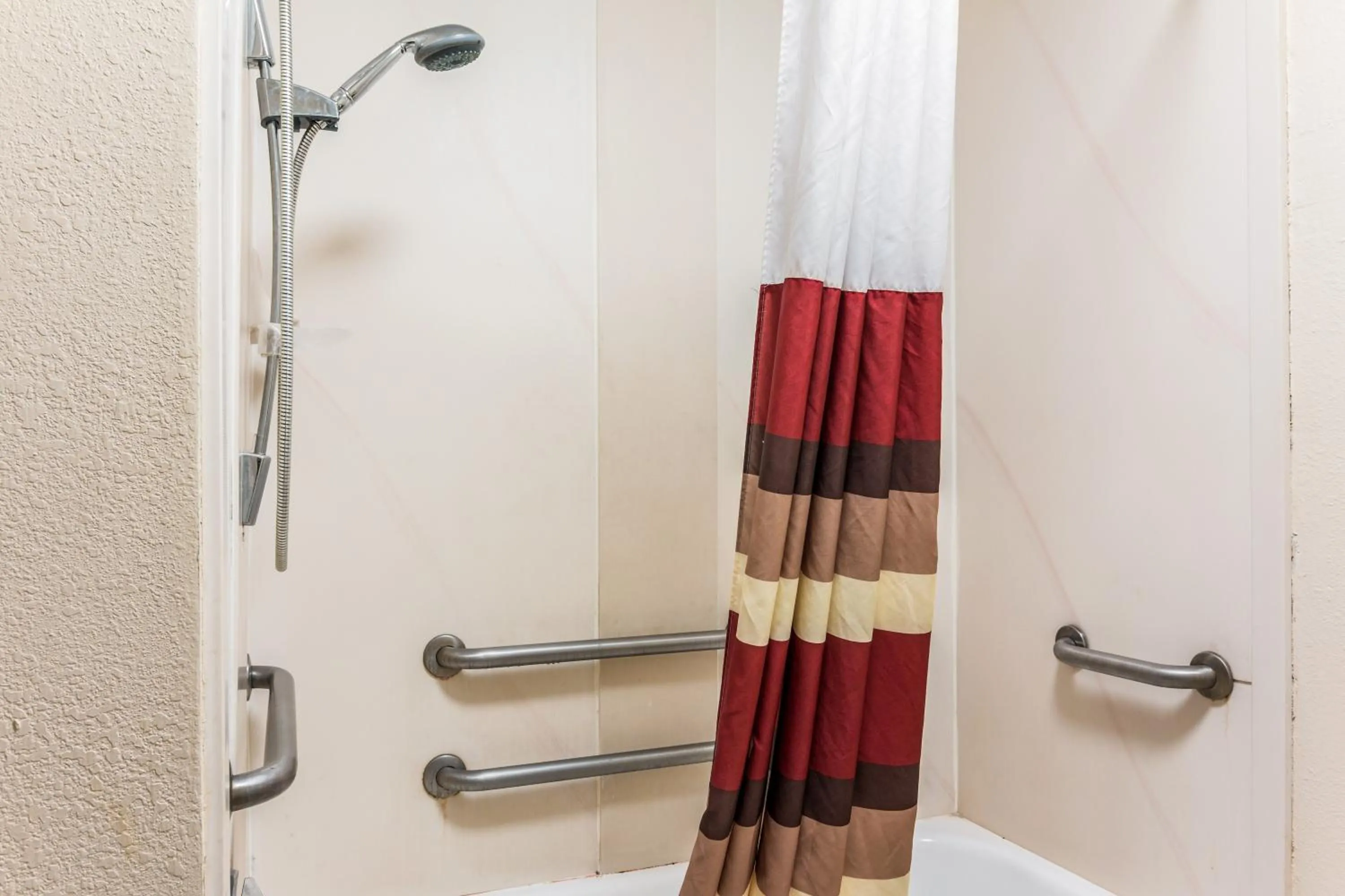 Photo of the whole room in Red Roof Inn Texarkana