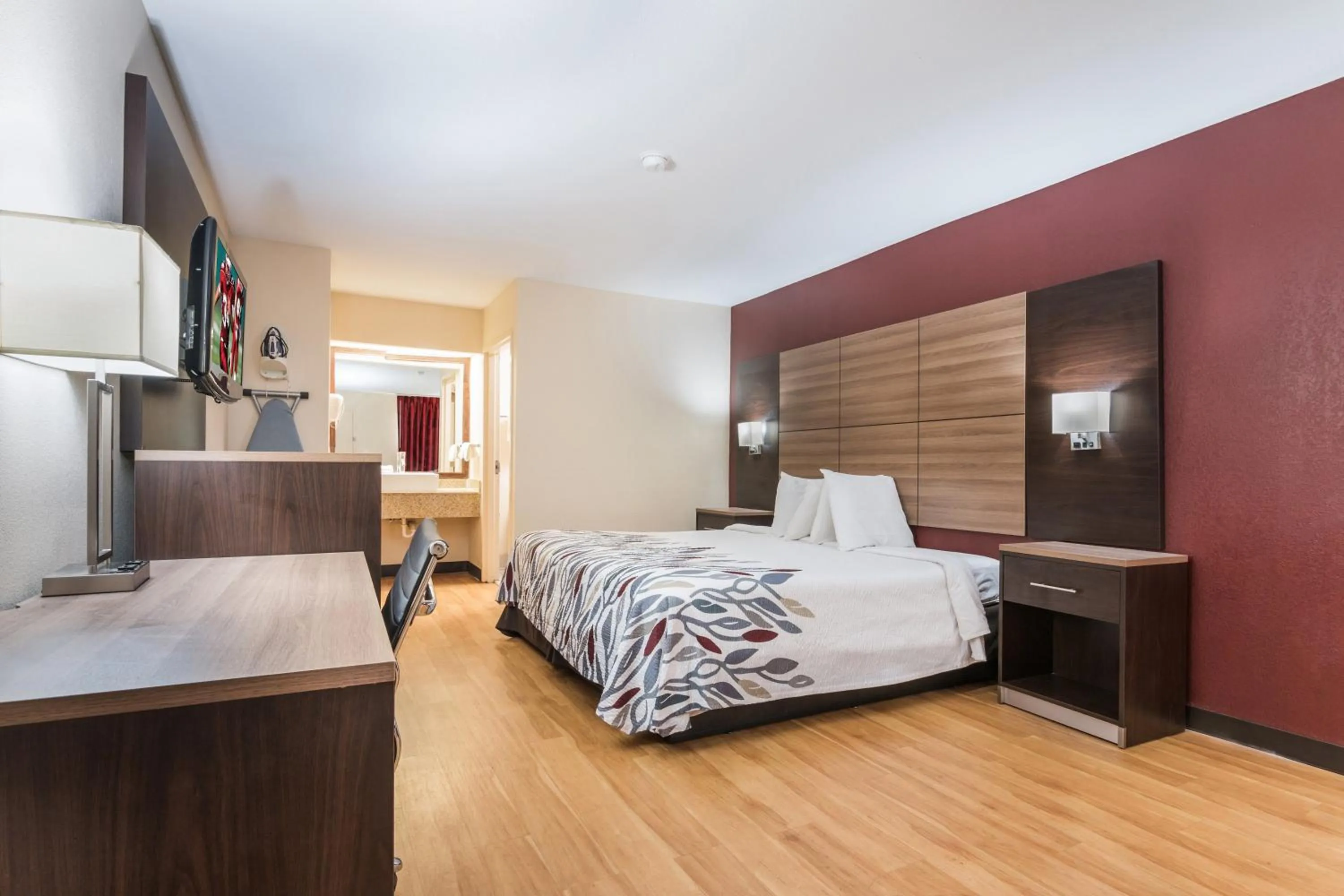 Photo of the whole room, Bed in Red Roof Inn Texarkana