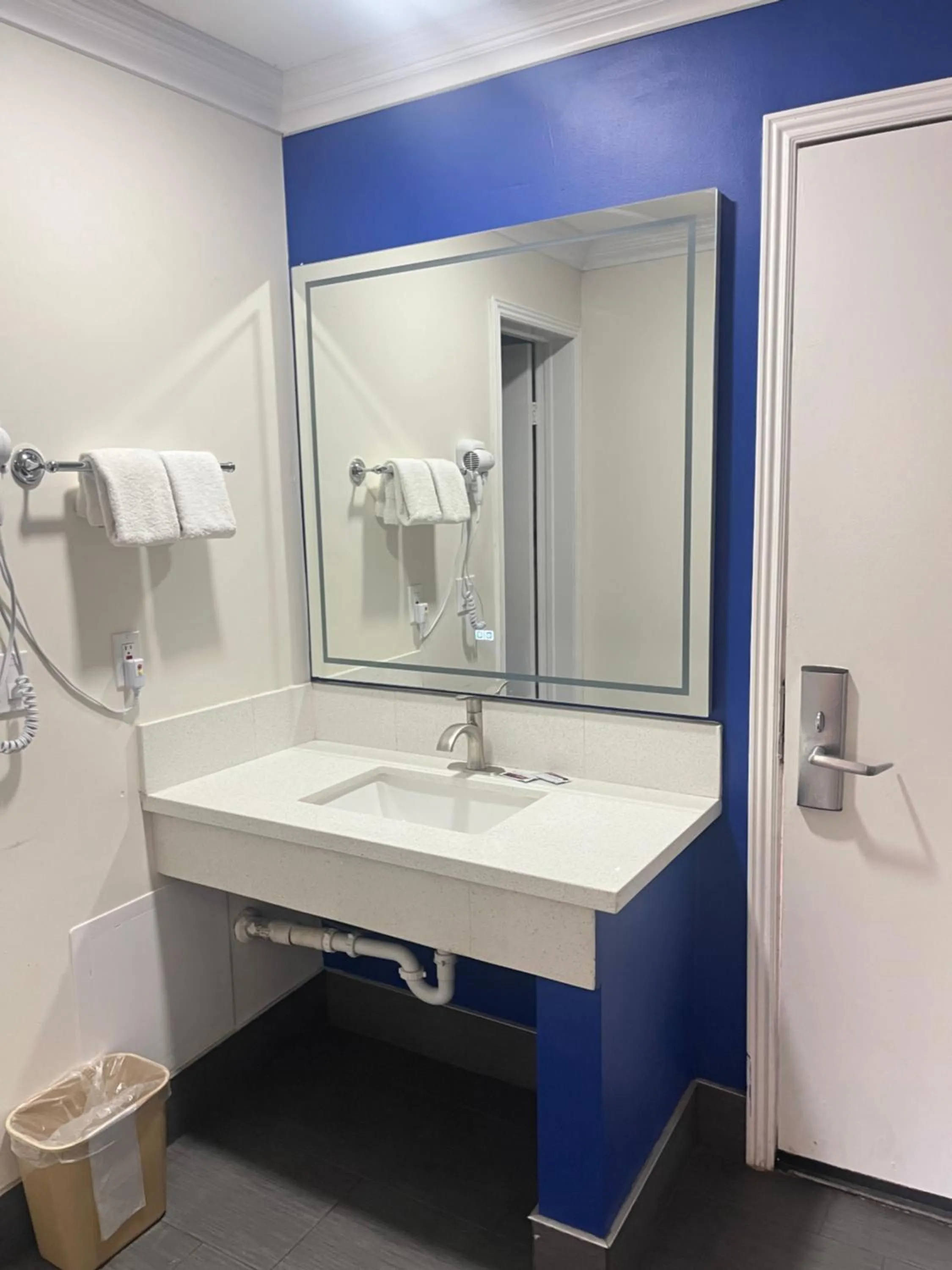 Bathroom in Lake Place Inn Lake Havasu City