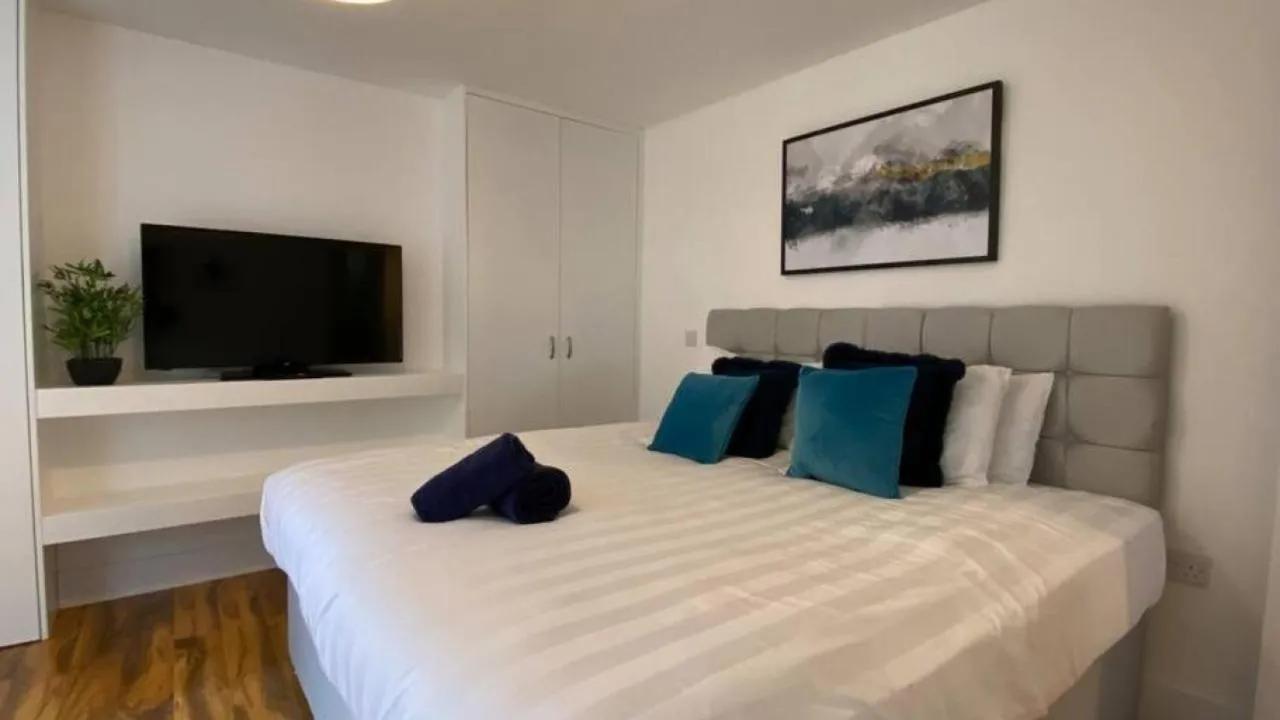 Other, Bed in StayZo Cole Green Lane Accommodation- FREE Parking